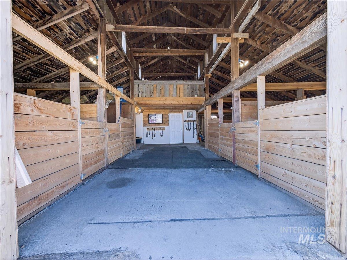 2588 W Sales Yard Road Property Photo 3