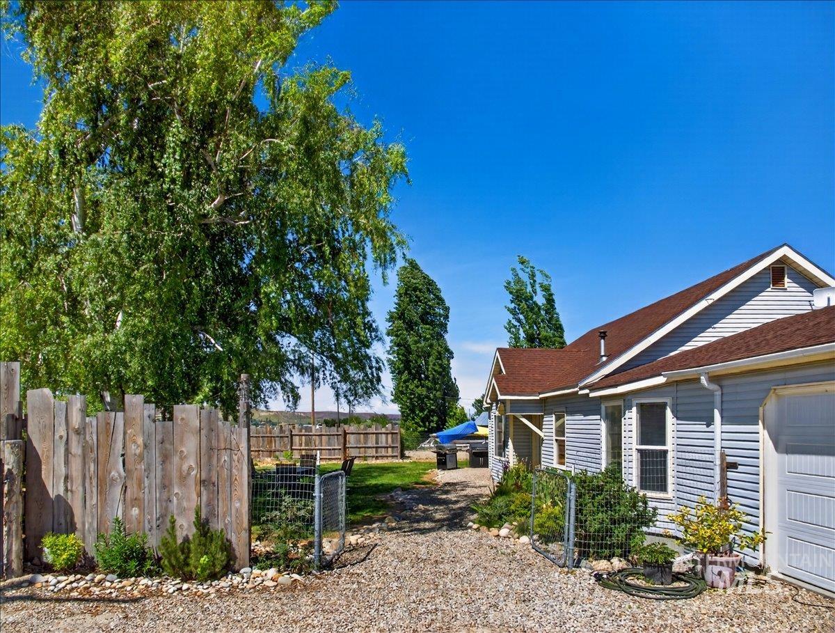 2588 W Sales Yard Road Property Photo 11