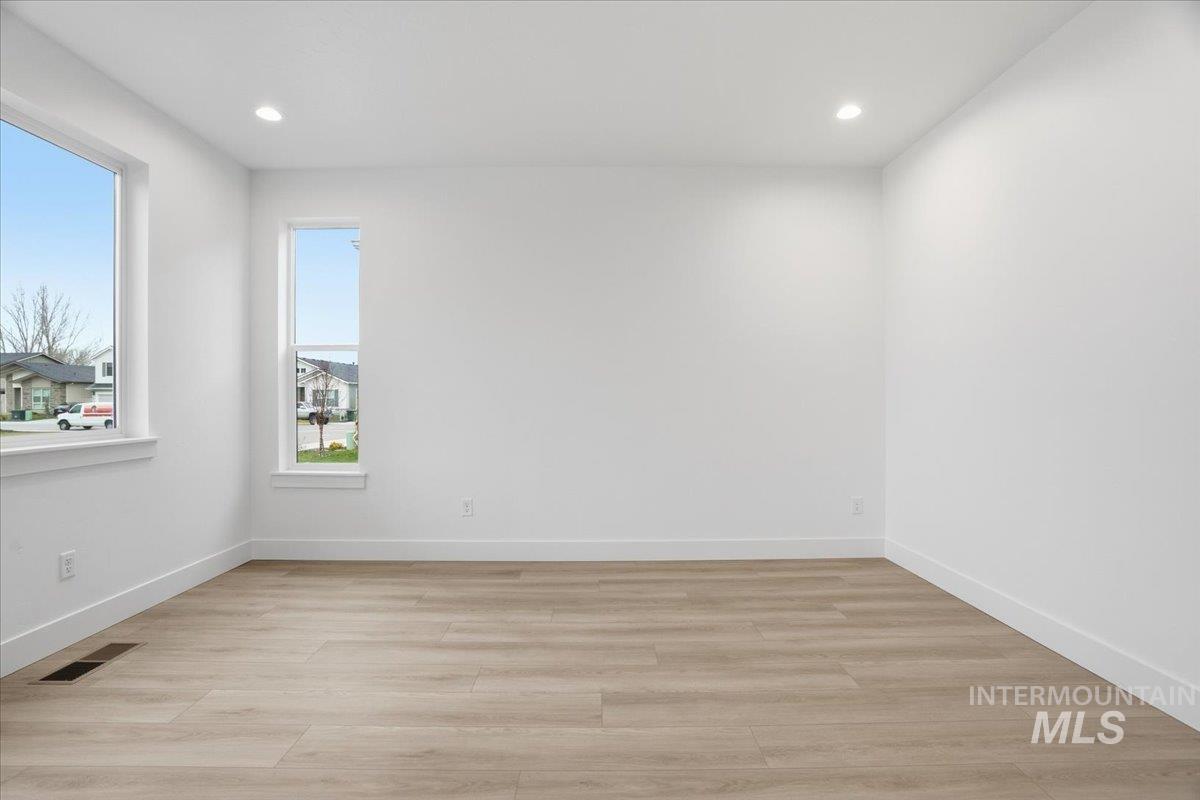 6117 N Torva Ave Property Photo 5
