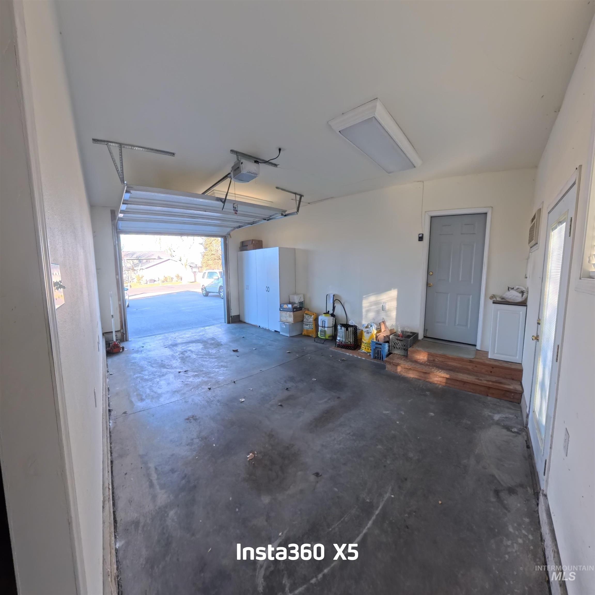 2450 Julie Lane Property Photo 10
