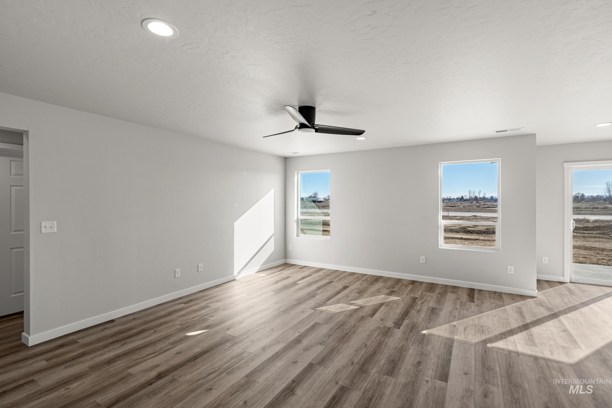 1647 Dyer St Property Photo 8