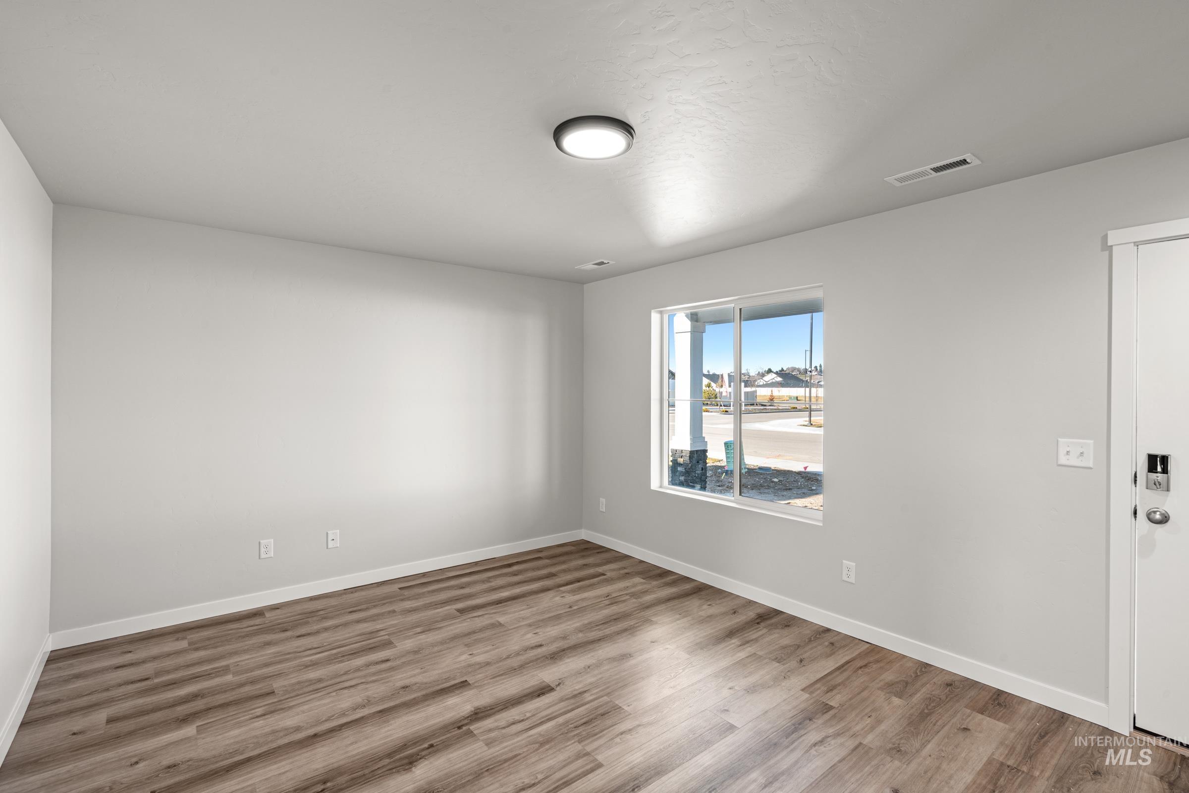 1647 Dyer St Property Photo 11