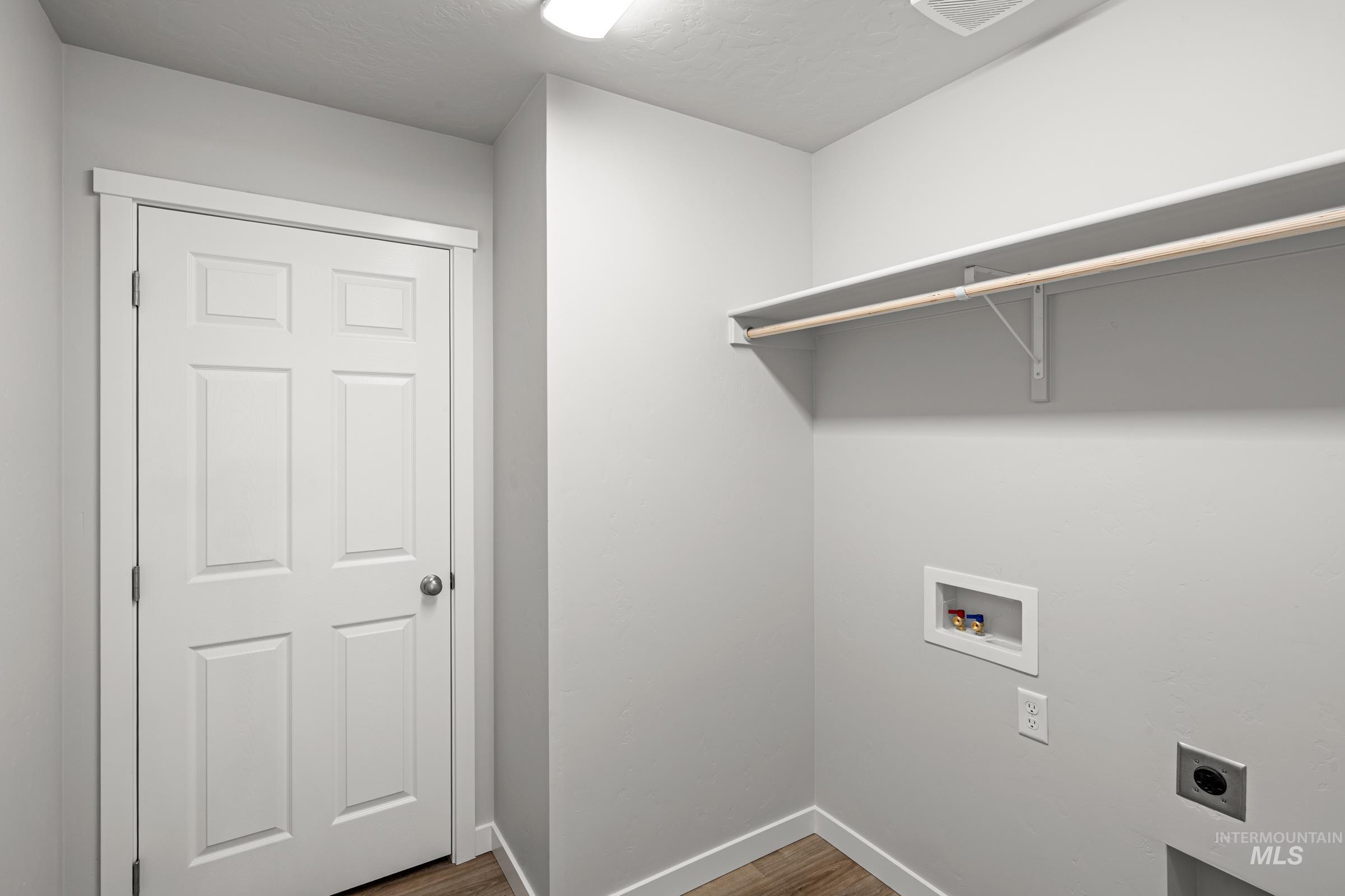 1647 Dyer St Property Photo 18