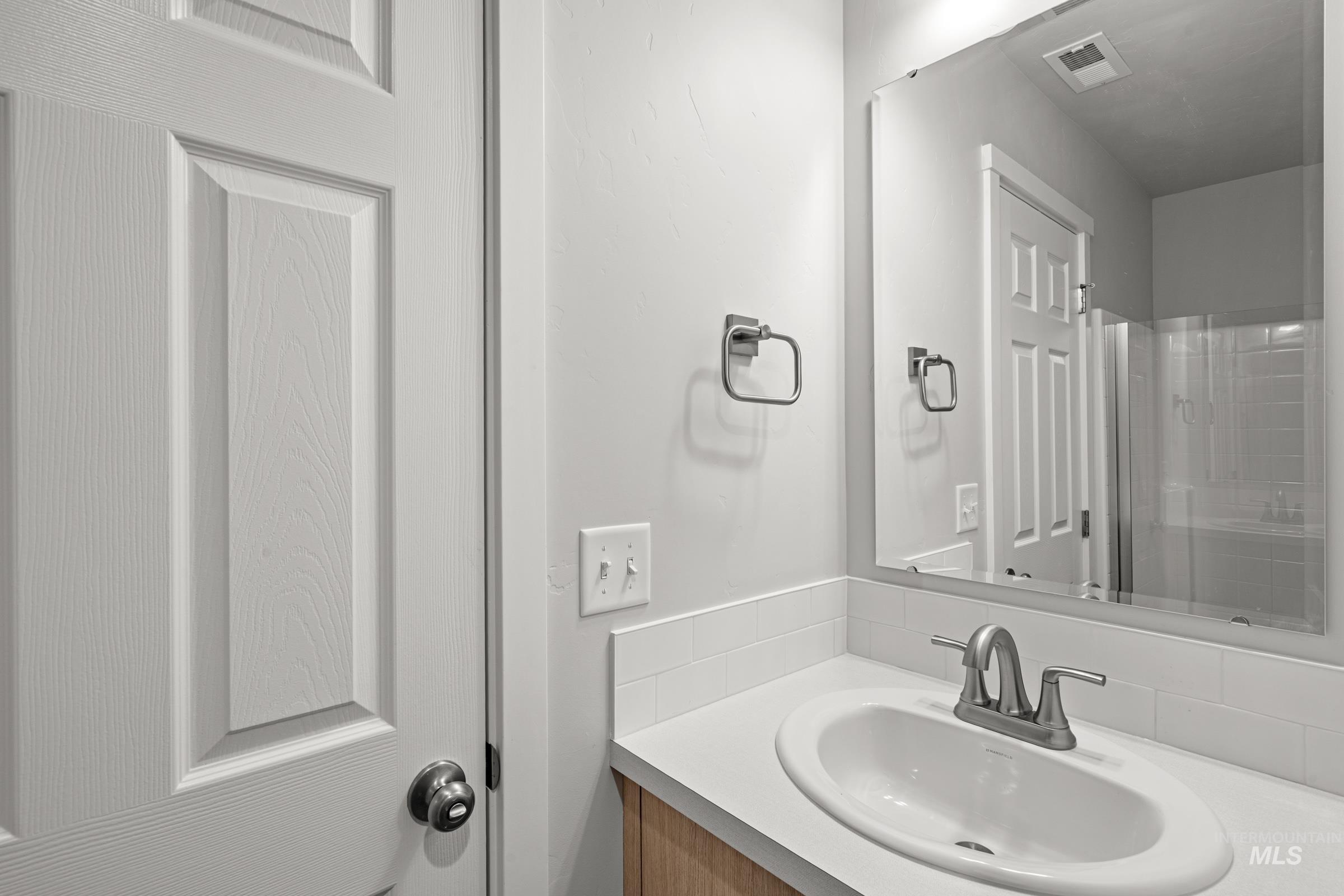 1647 Dyer St Property Photo 25