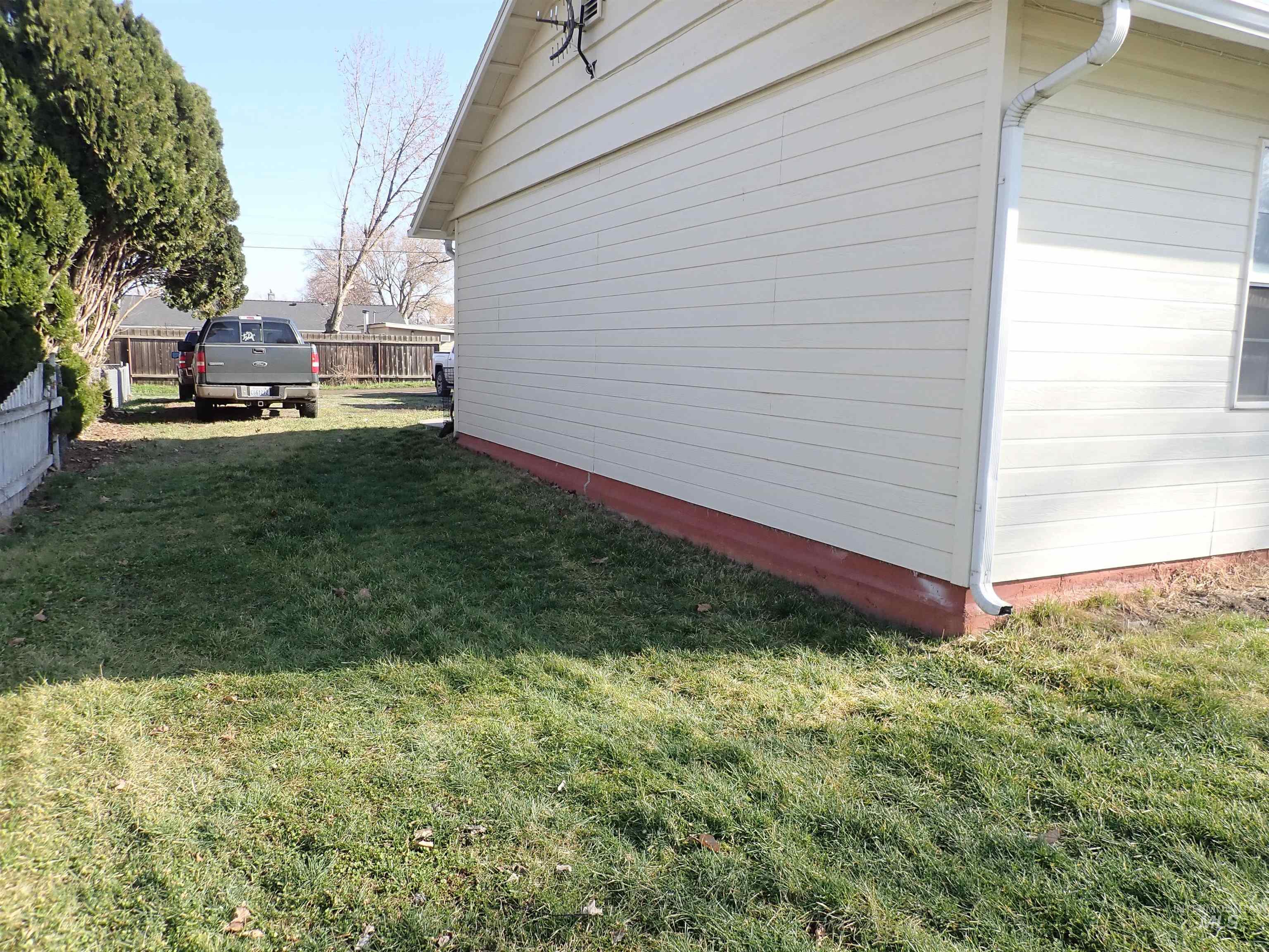 1039 15th St Property Photo 2