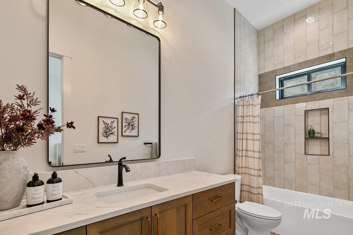 3814 N Templeton Pl. Property Photo 36