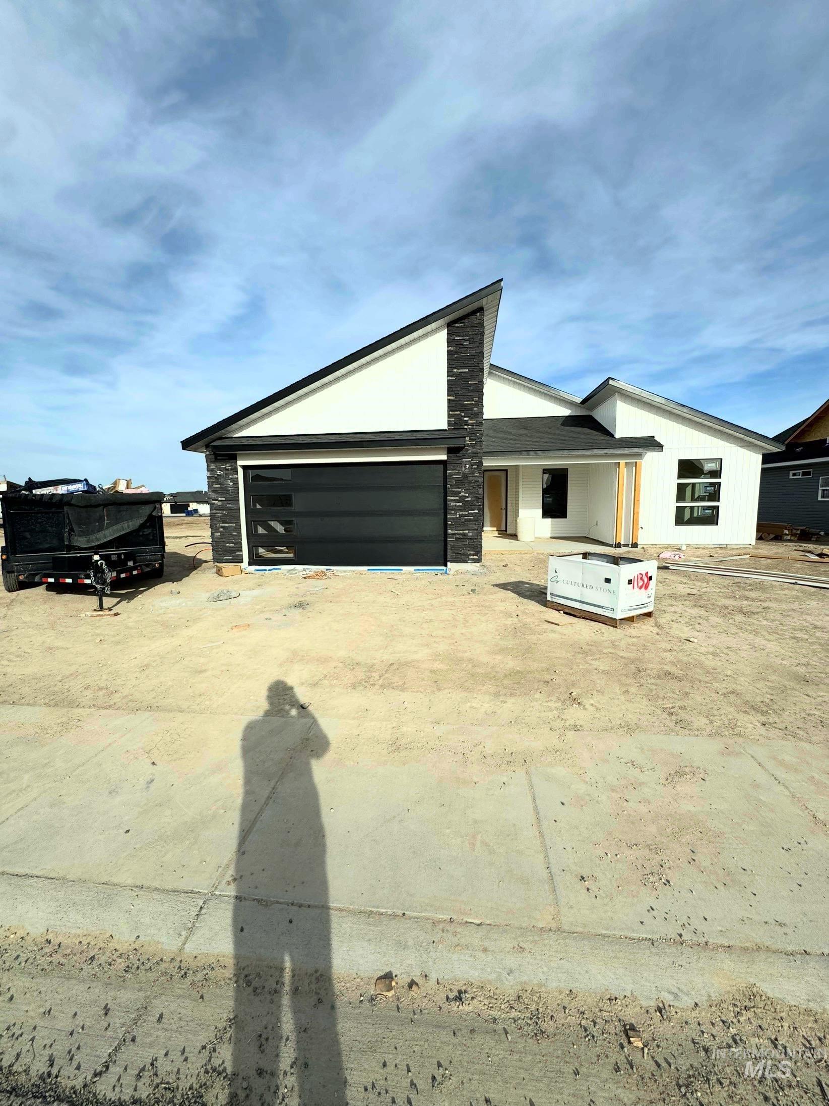1138 Crestview Dr Property Photo 1