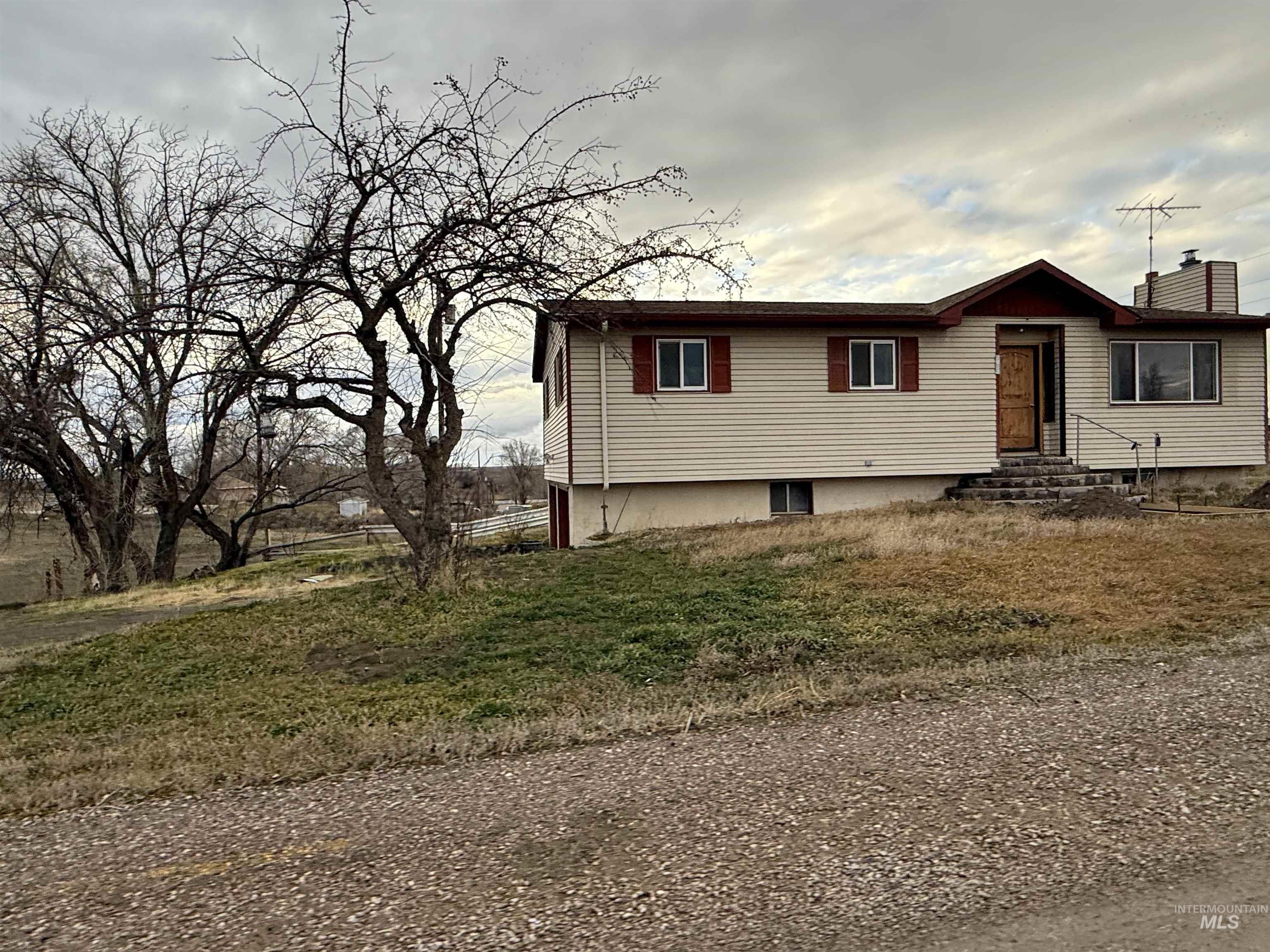 2932 S Arthur Property Photo 3