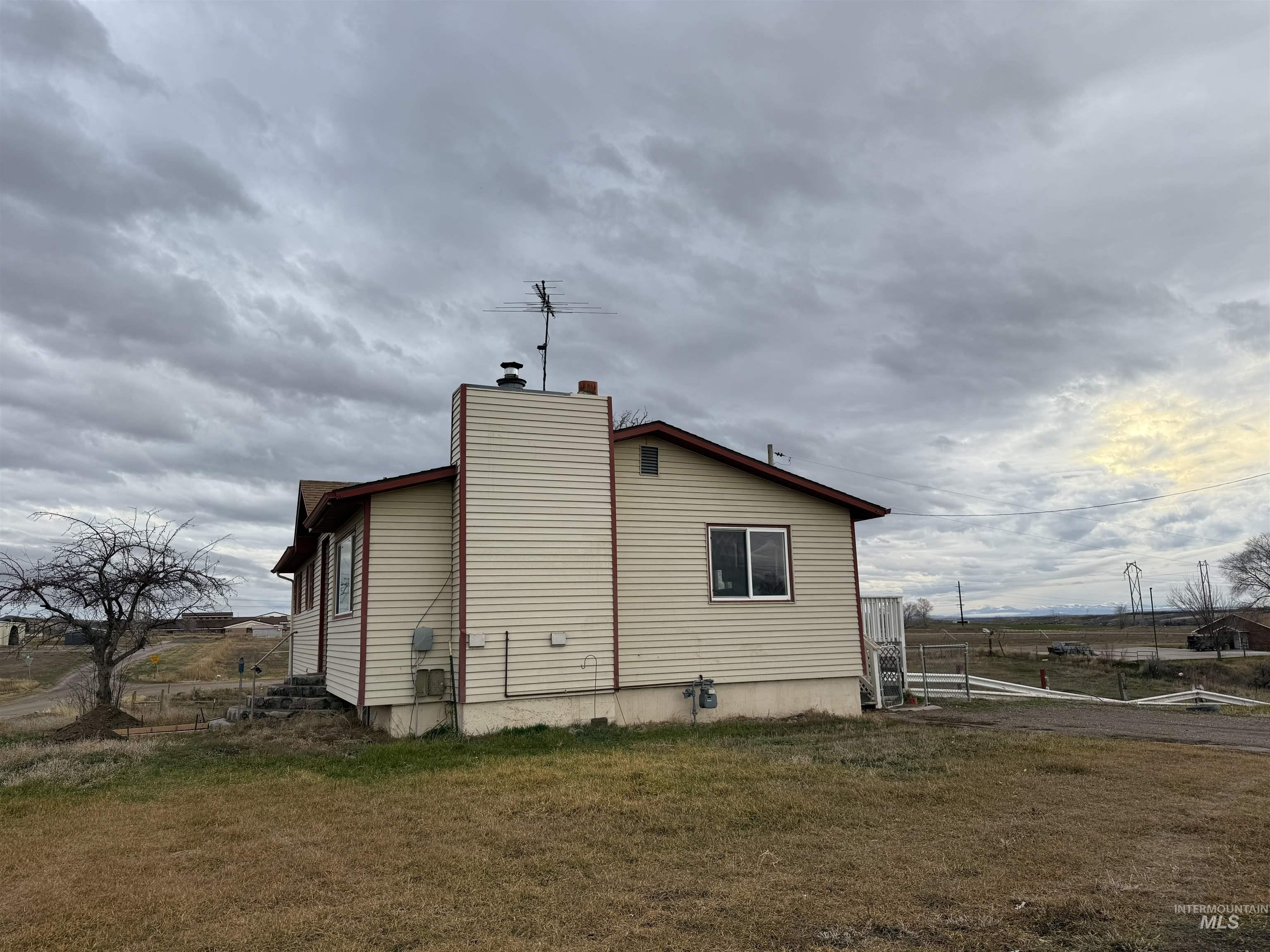 2932 S Arthur Property Photo 4