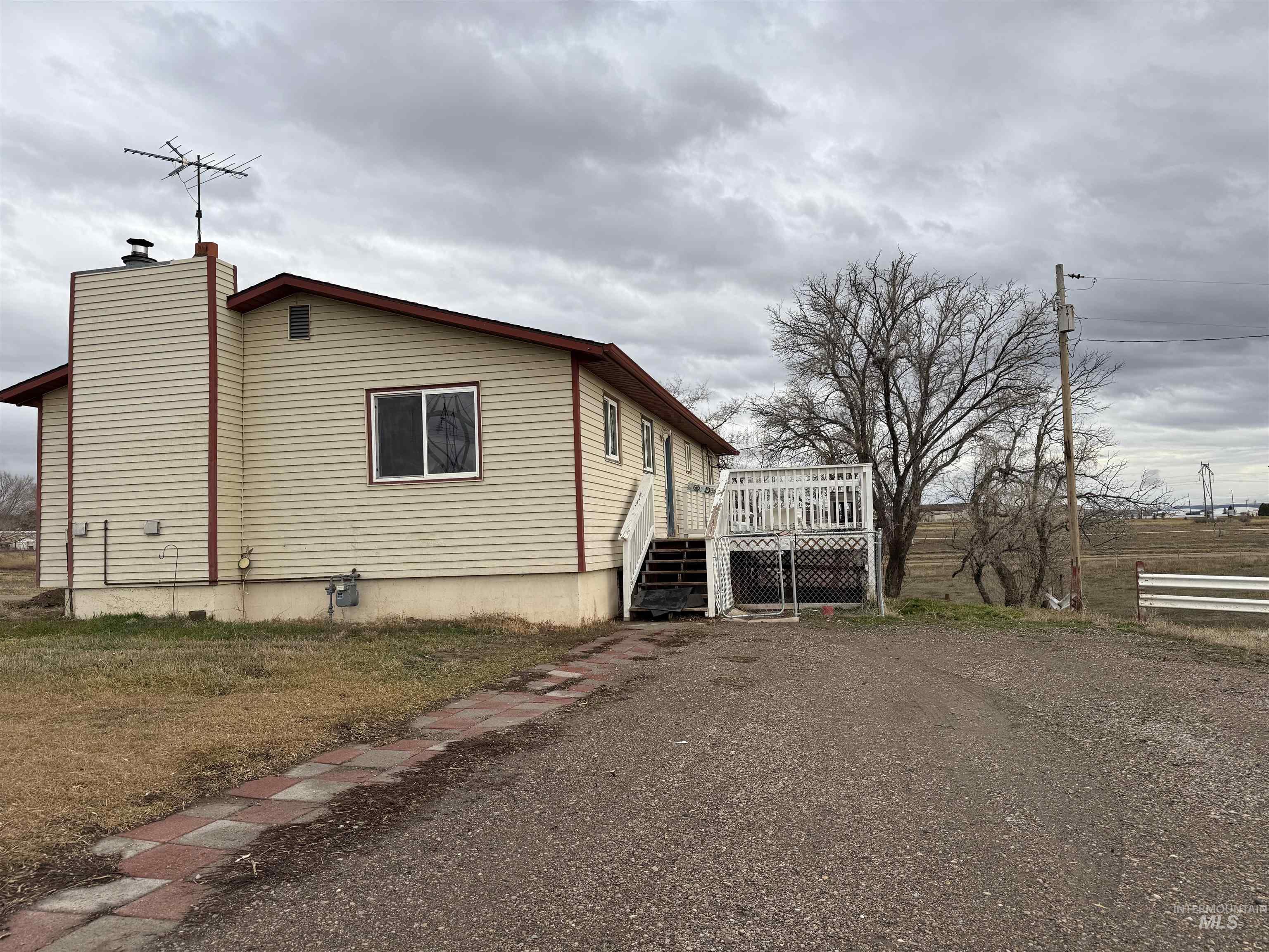 2932 S Arthur Property Photo 5