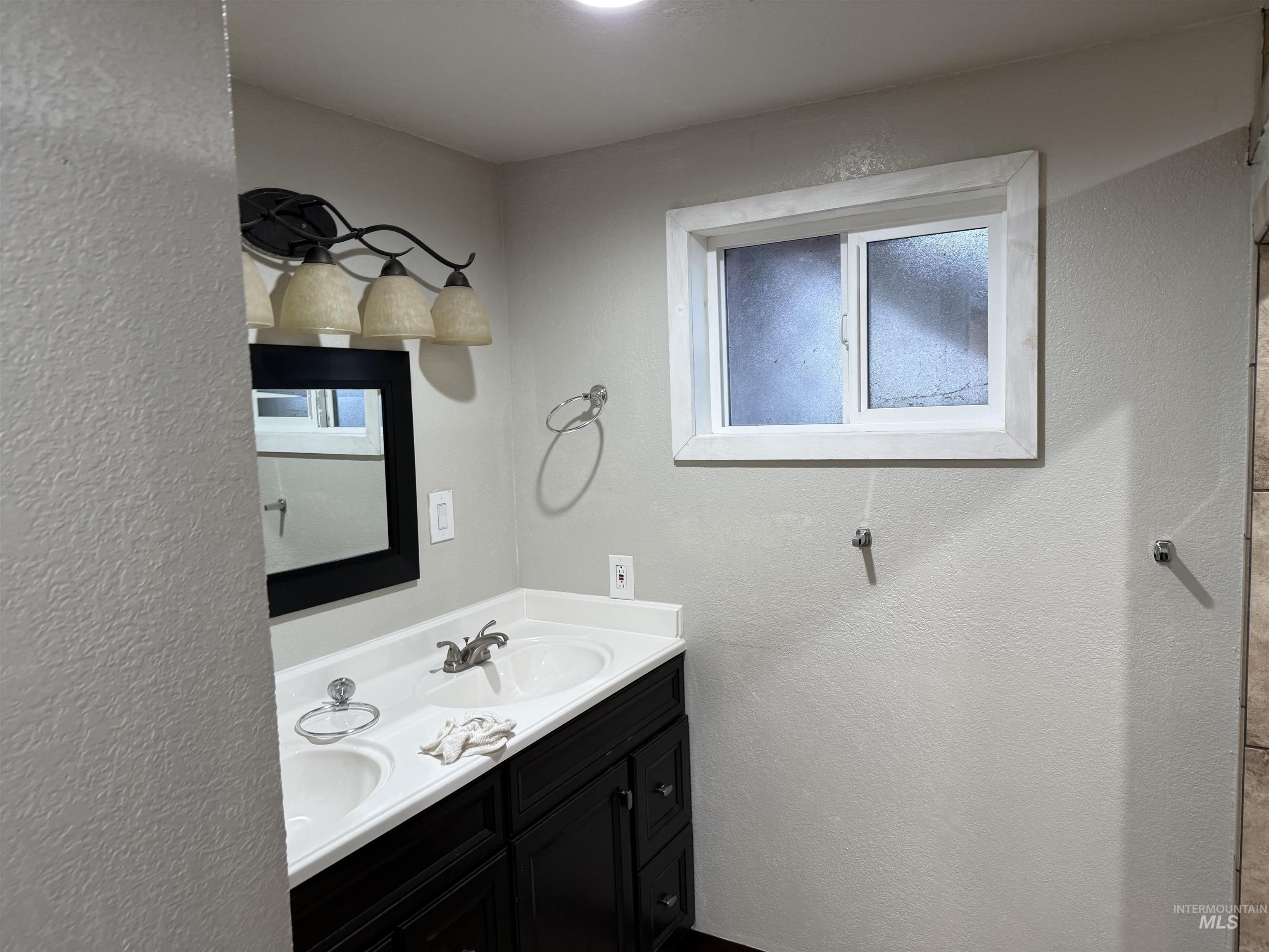 2932 S Arthur Property Photo 27