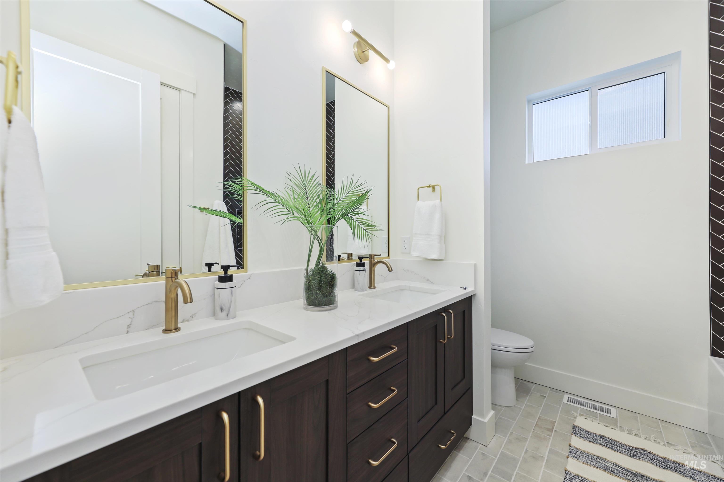 5394 W Haughburn Dr Property Photo 8