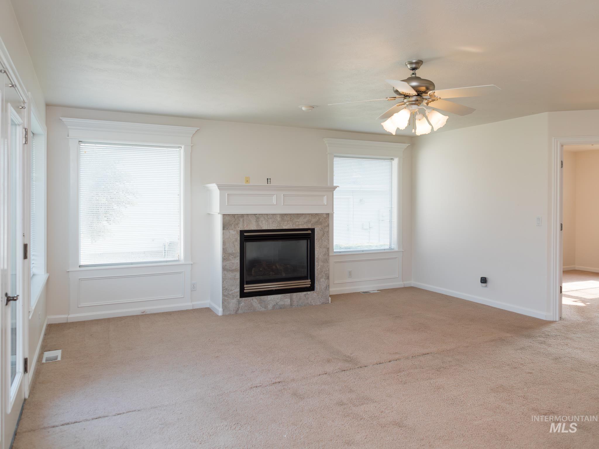 593 N Dorian Dr Property Photo 4