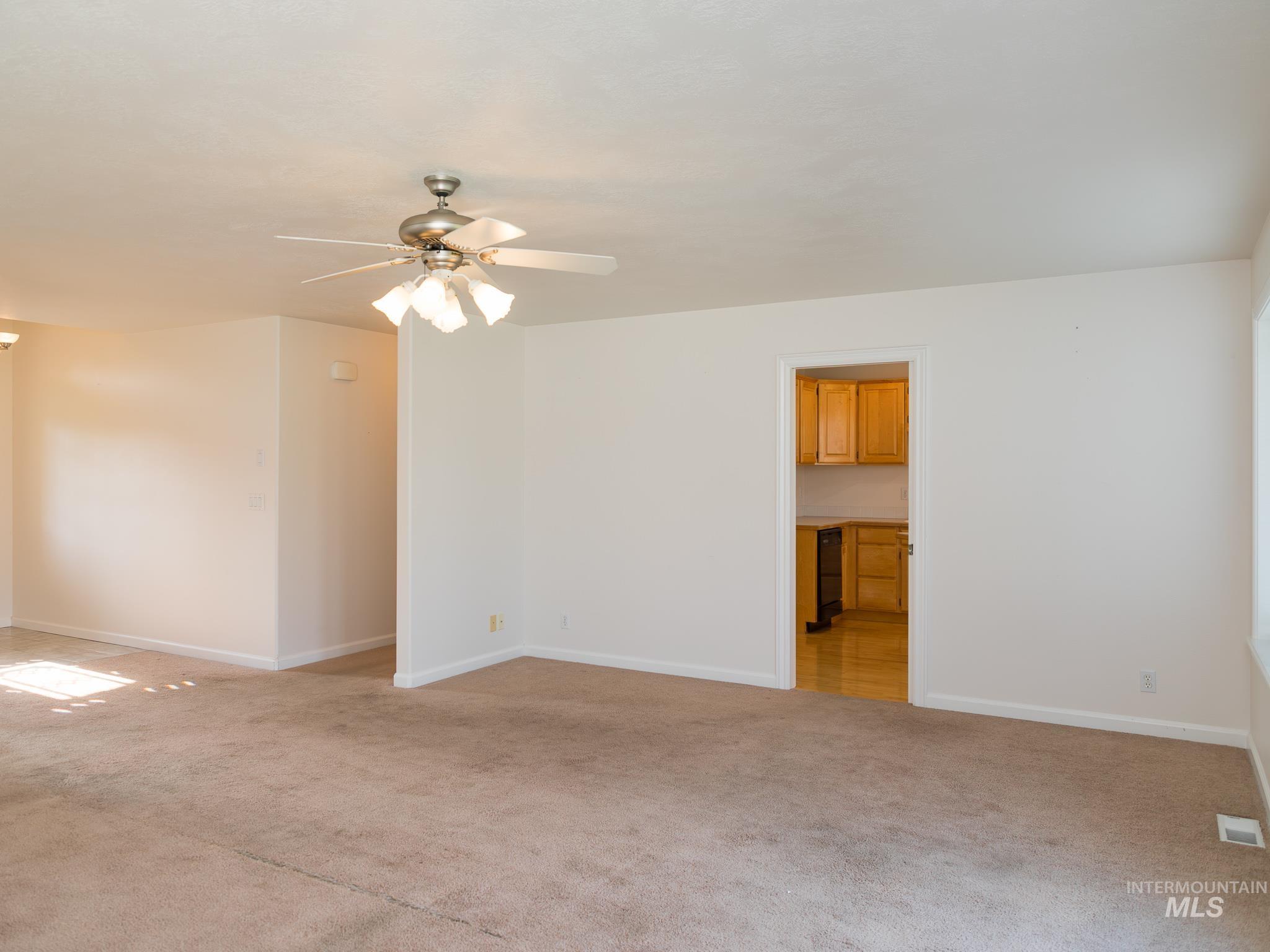 593 N Dorian Dr Property Photo 5