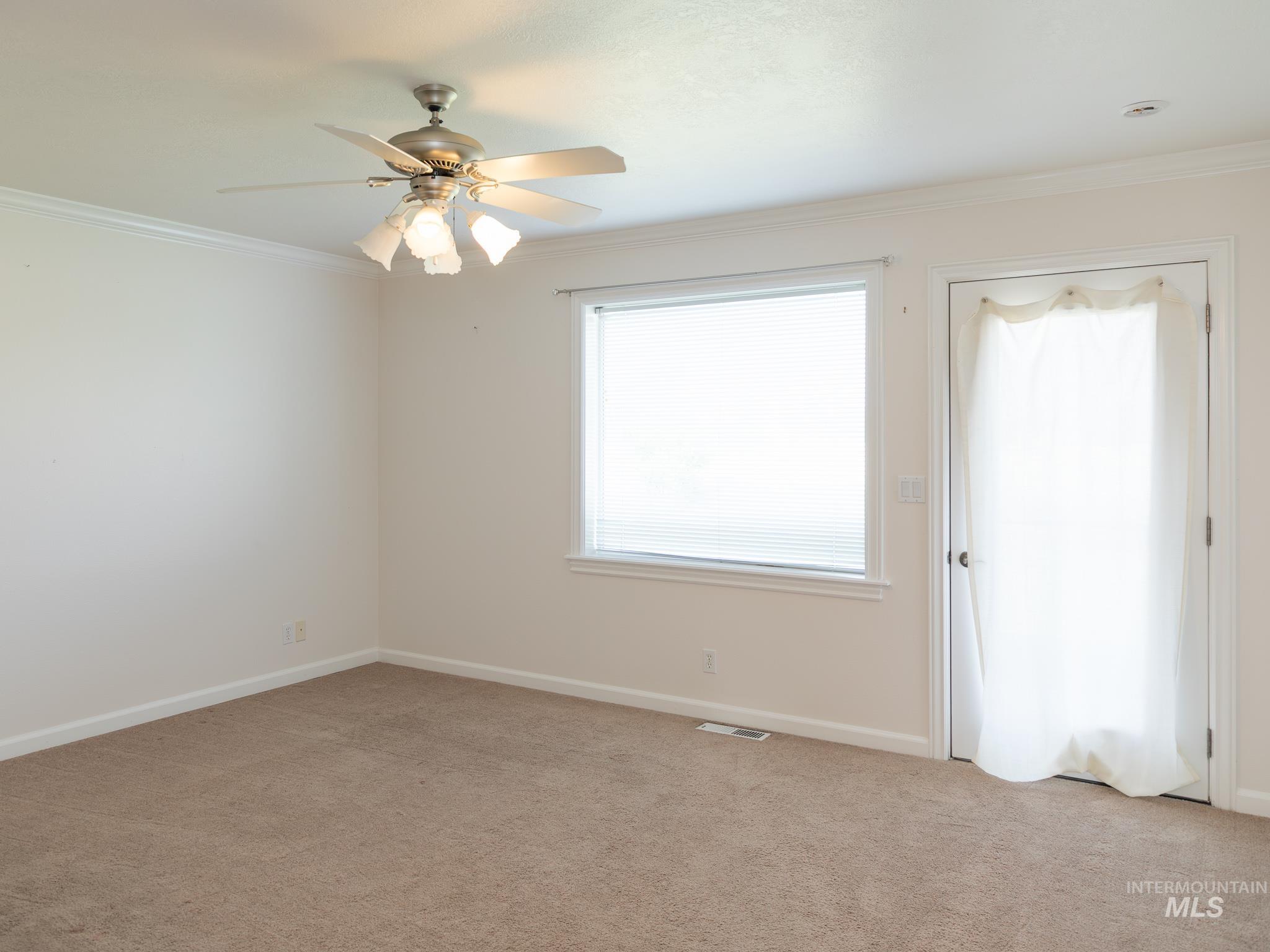593 N Dorian Dr Property Photo 23