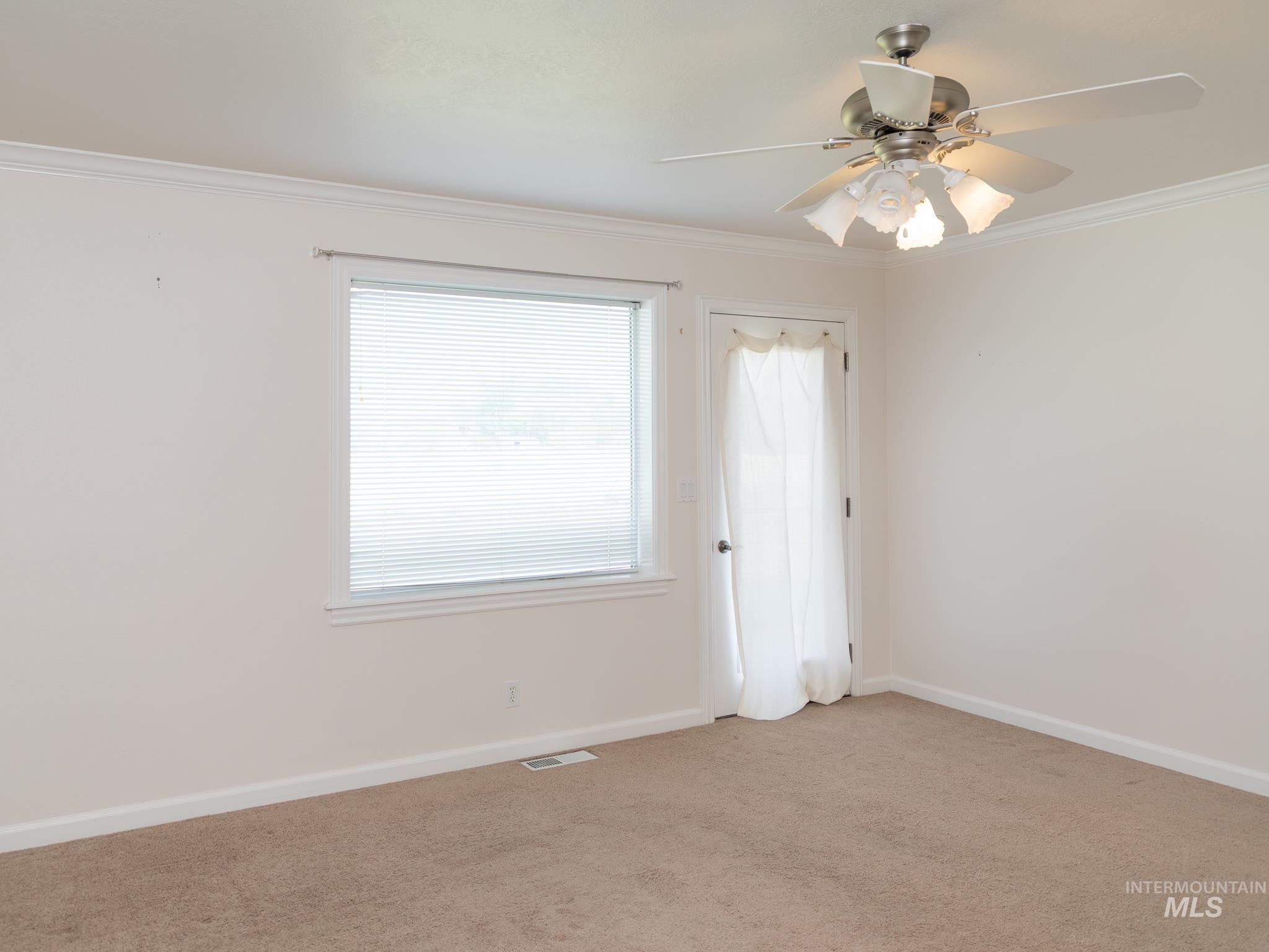 593 N Dorian Dr Property Photo 24
