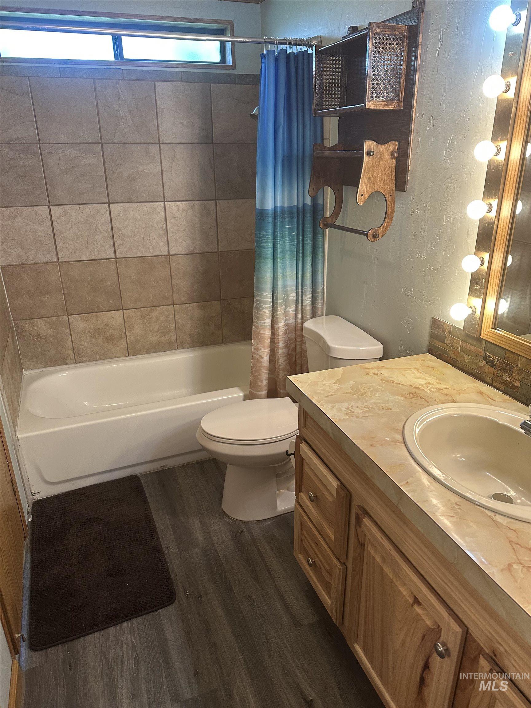 9436 W Glen Ellyn Ln Property Photo 8