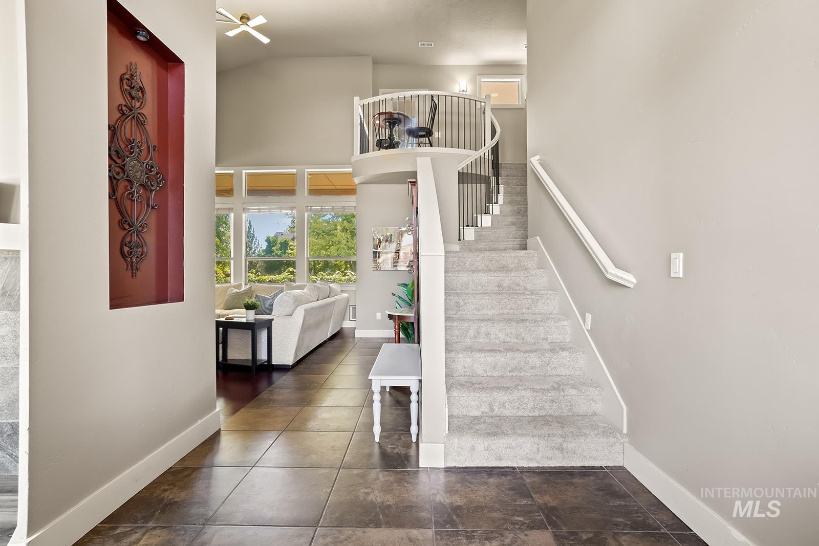 5327 N Red Hills Pl. Property Photo 6