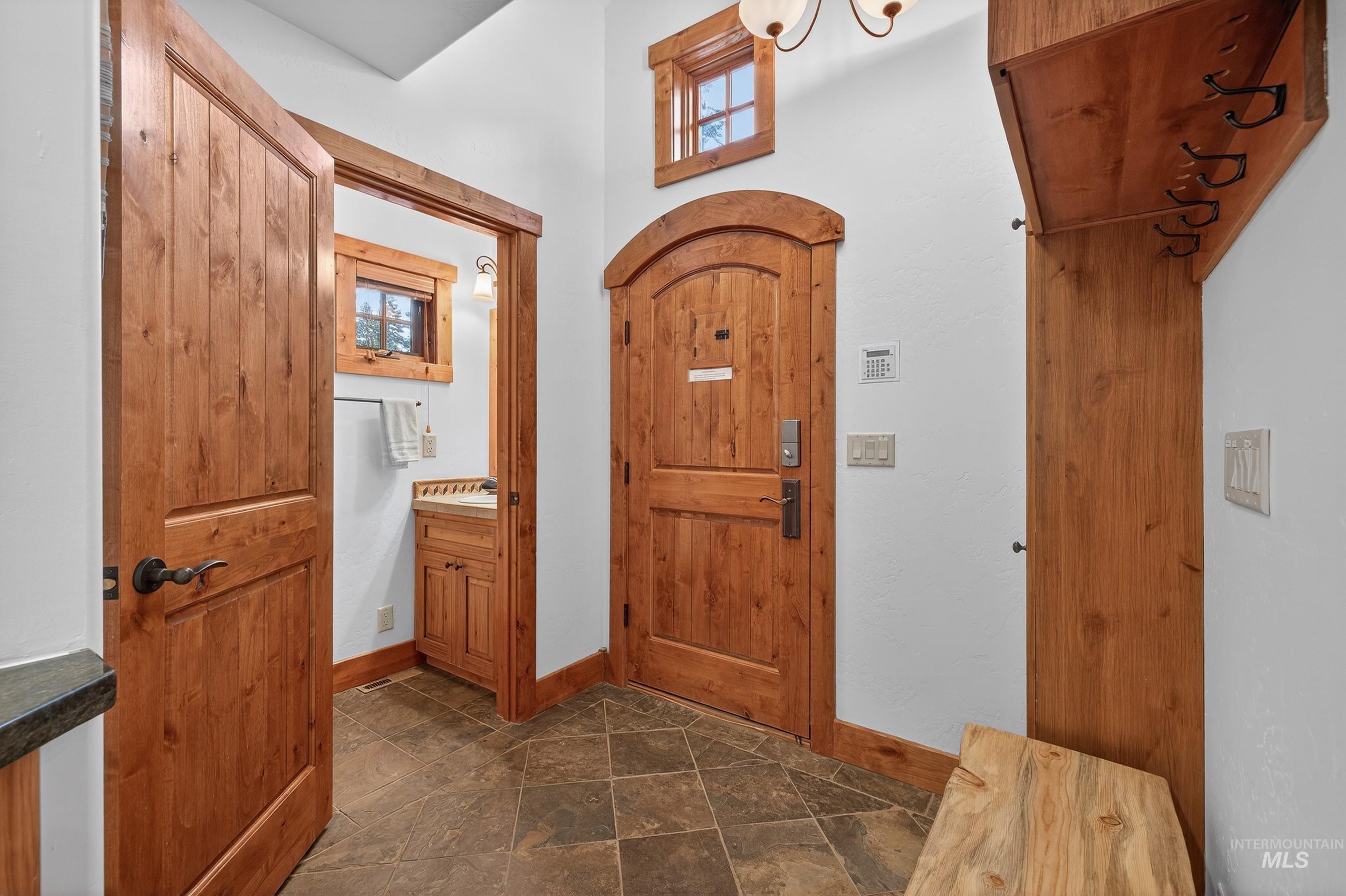87 Clearwater Court Property Photo 6