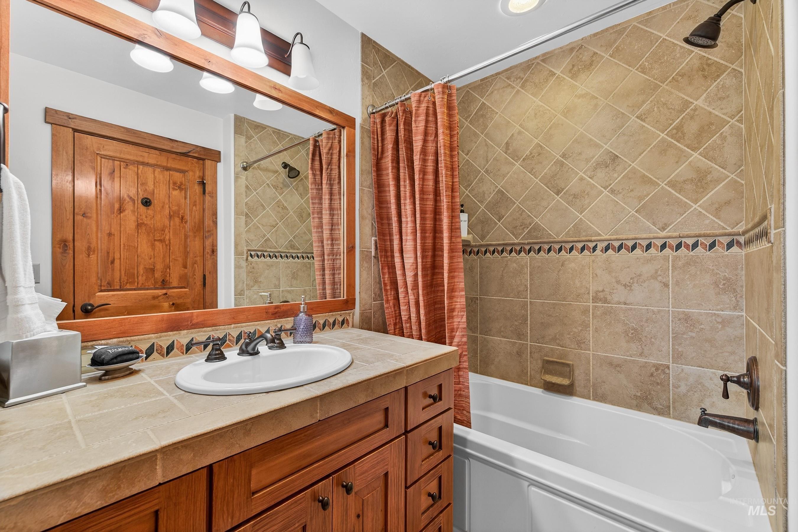 87 Clearwater Court Property Photo 27