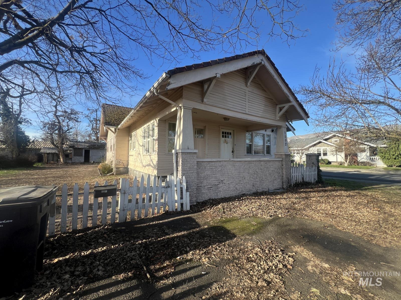 1002 9th Street Property Photo 2