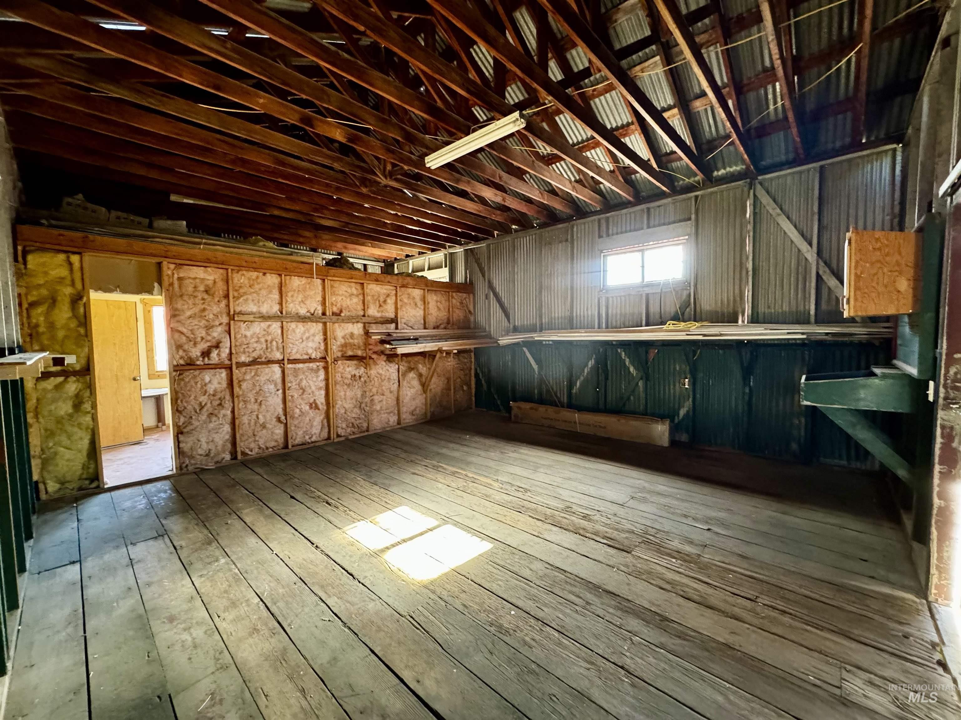 101 2nd St E Property Photo 34