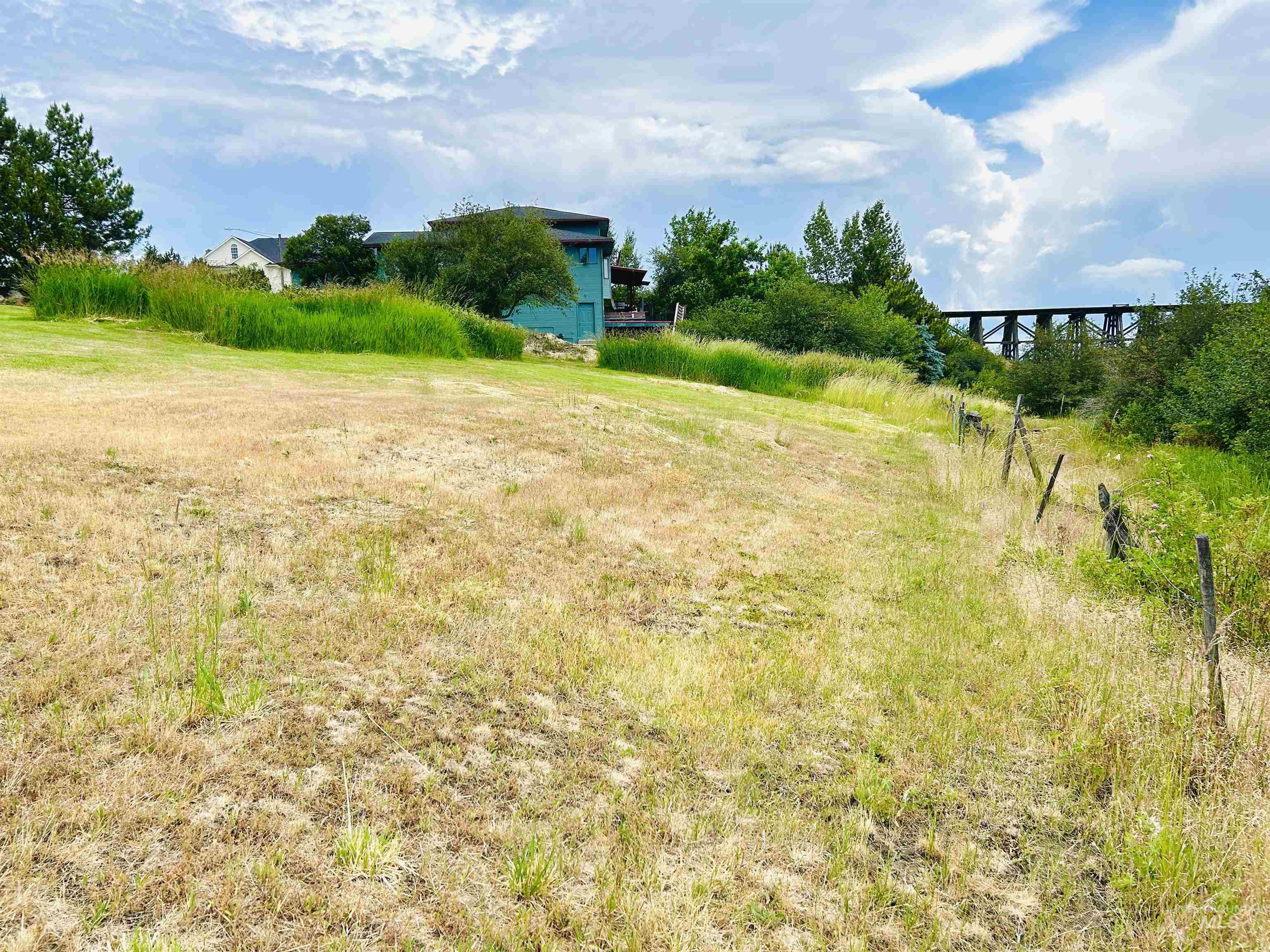 807 & 809 Trestle Drive Property Photo 10