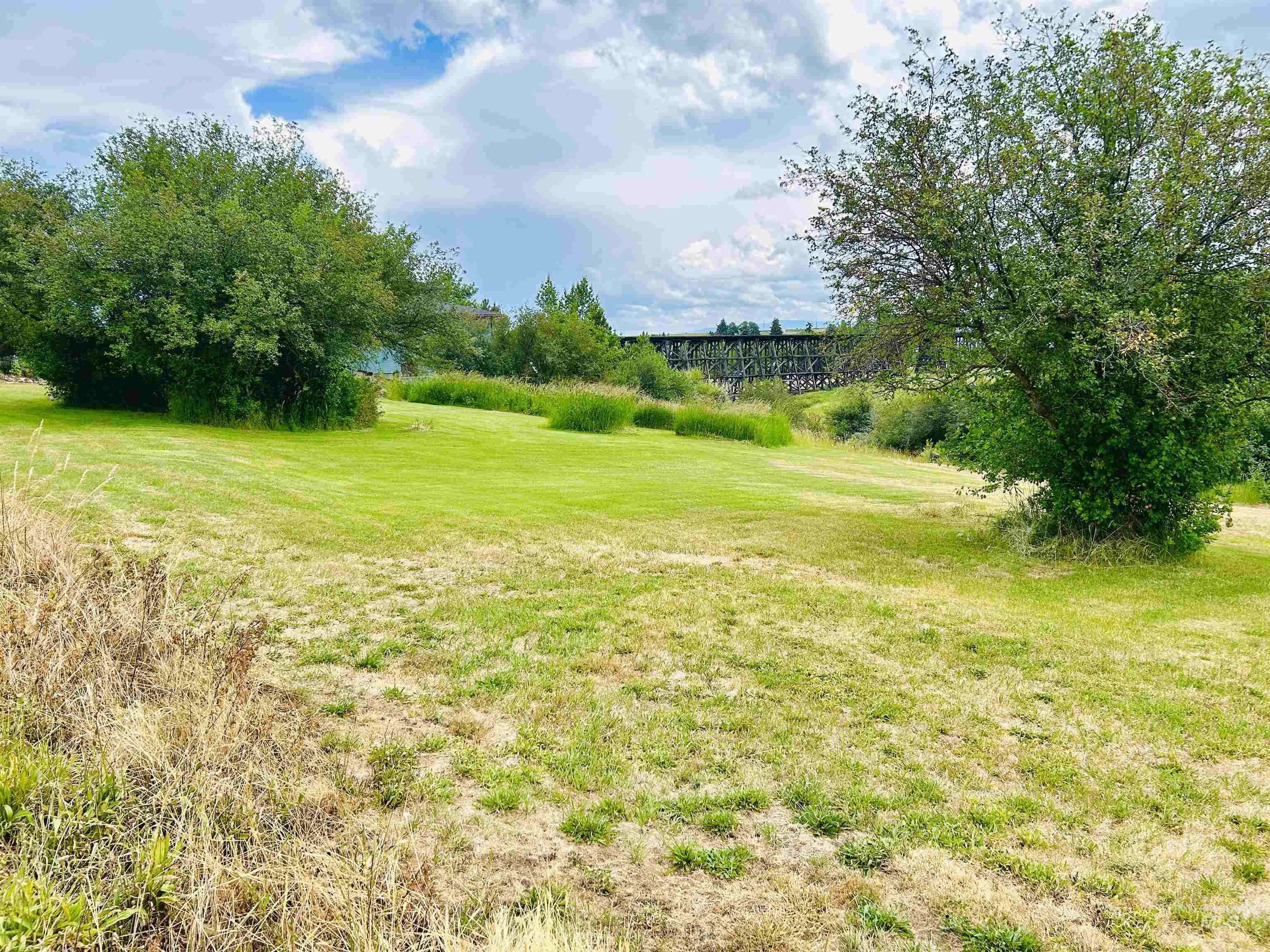 807 & 809 Trestle Drive Property Photo 23