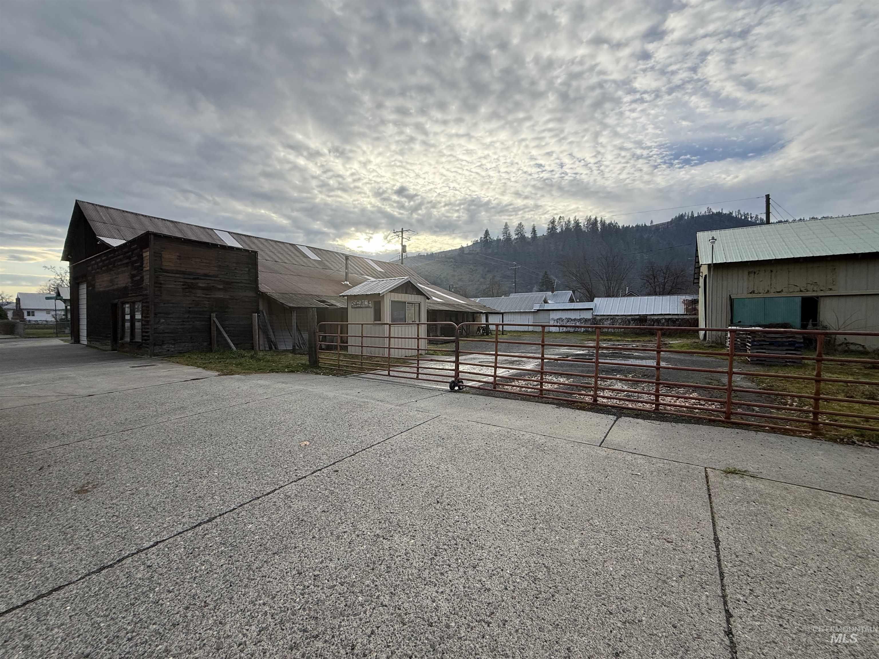 130 S Main Property Photo 2