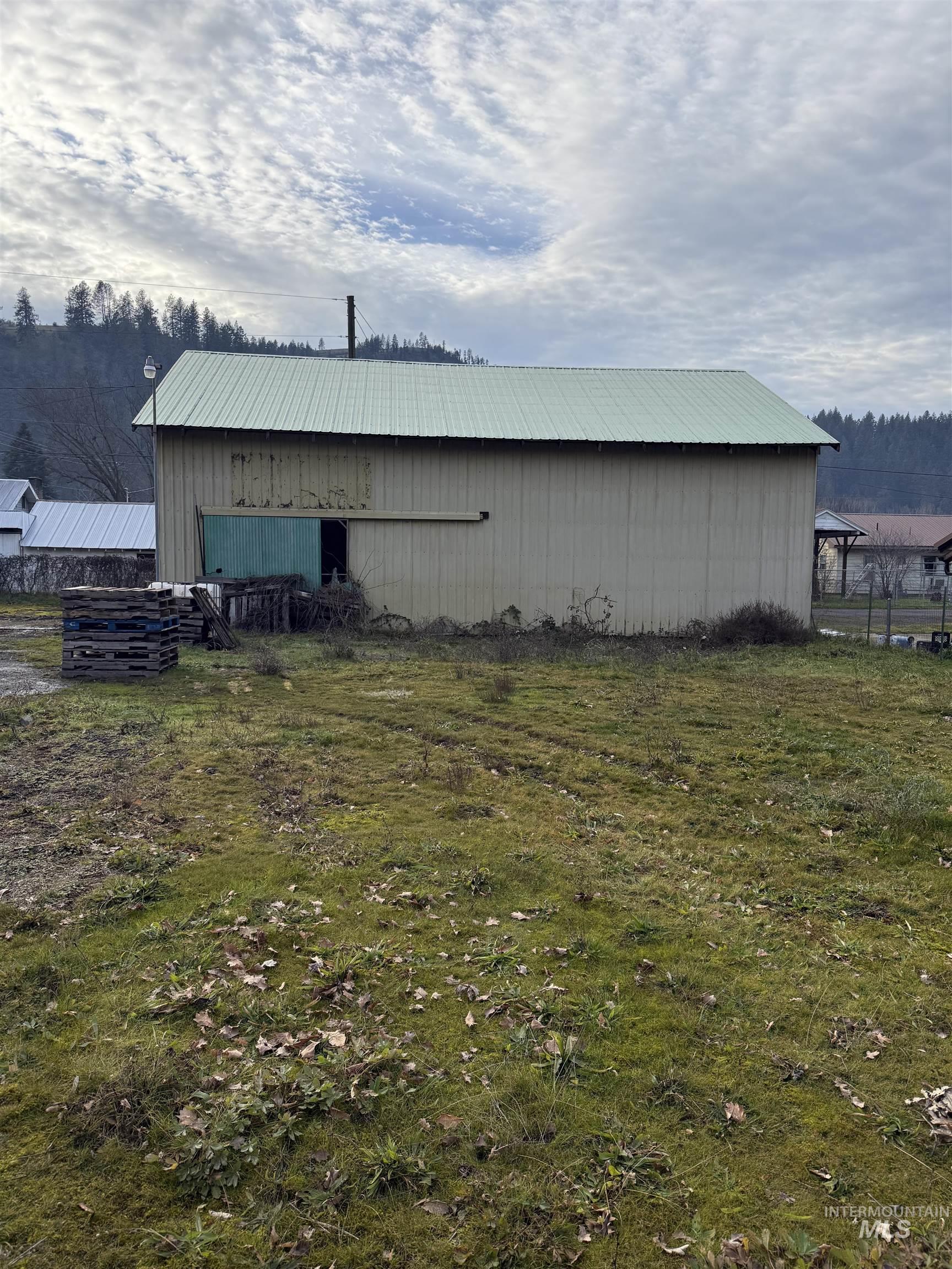130 S Main Property Photo 3