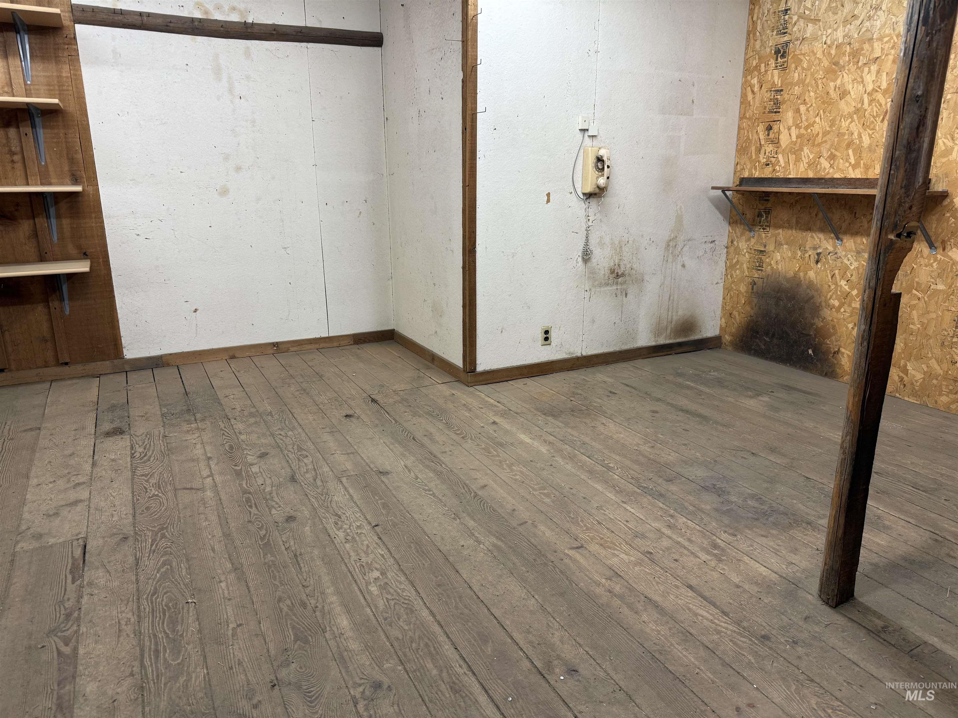 130 S Main Property Photo 6