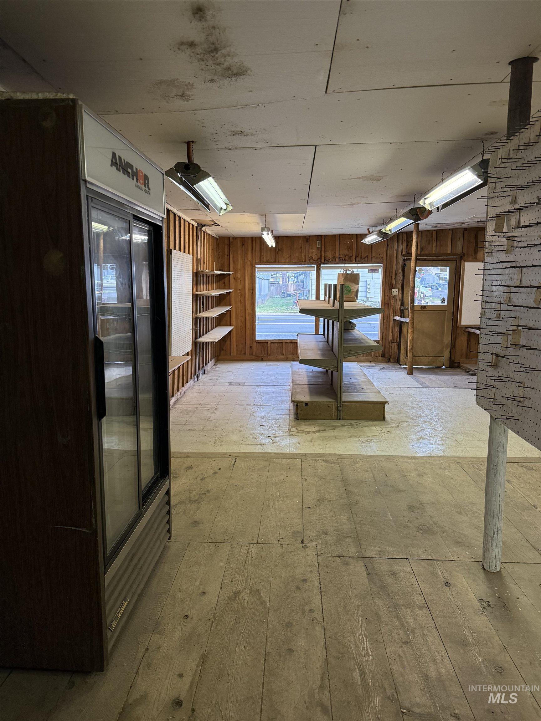 130 S Main Property Photo 8