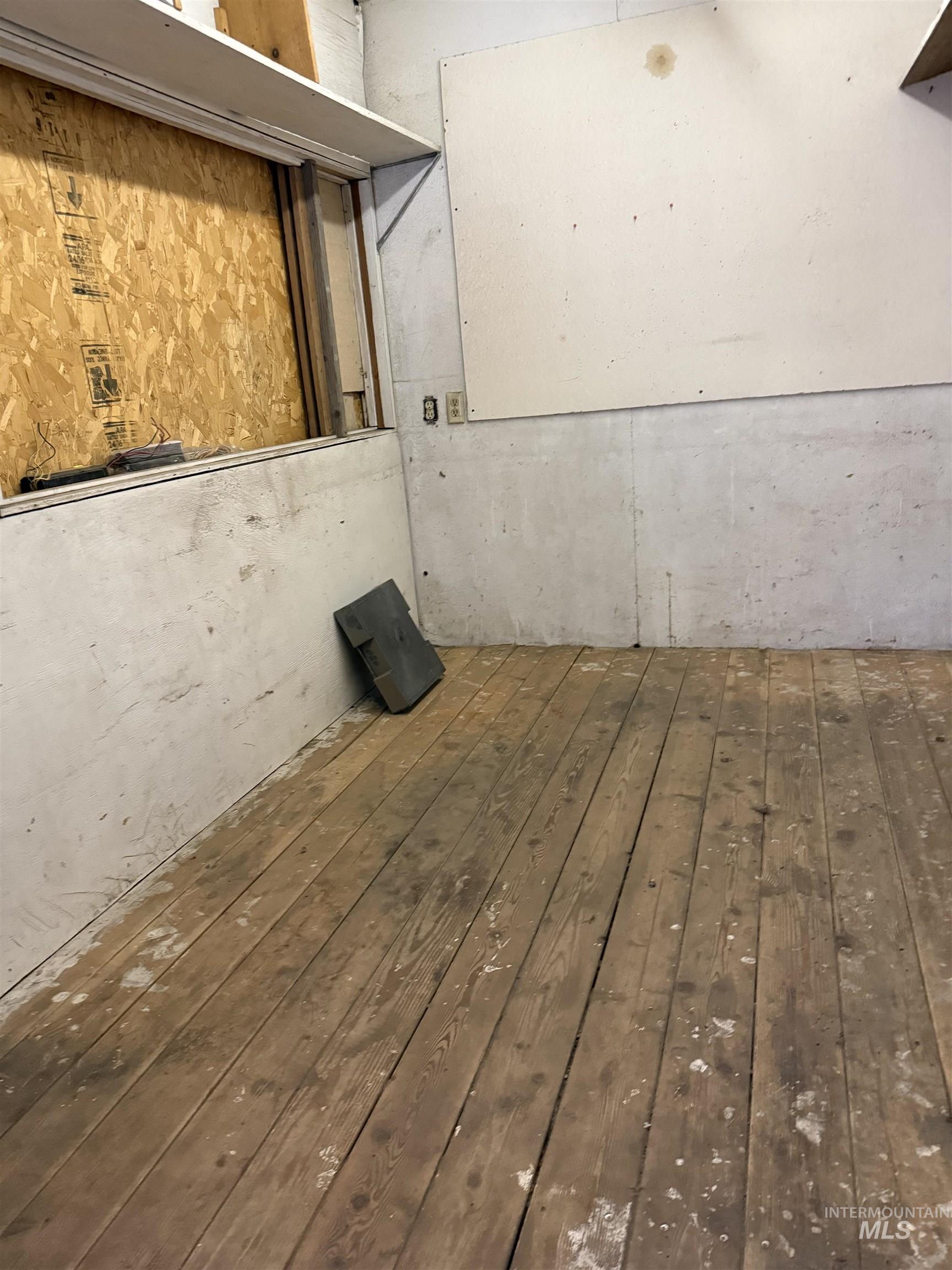 130 S Main Property Photo 13