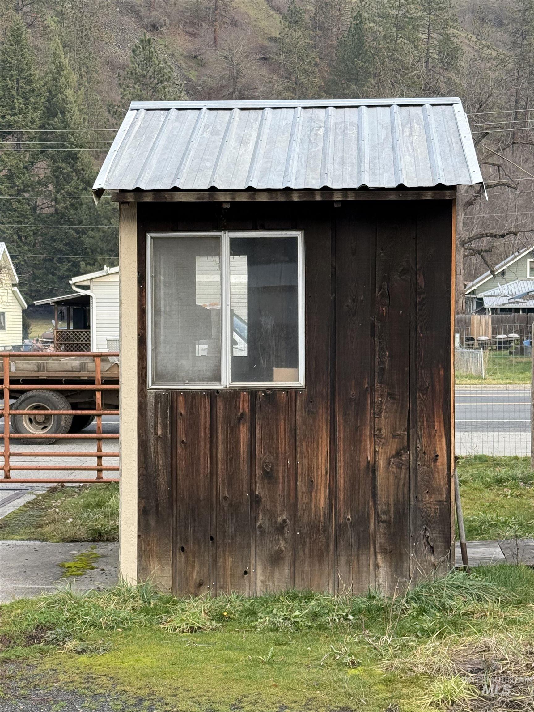 130 S Main Property Photo 15