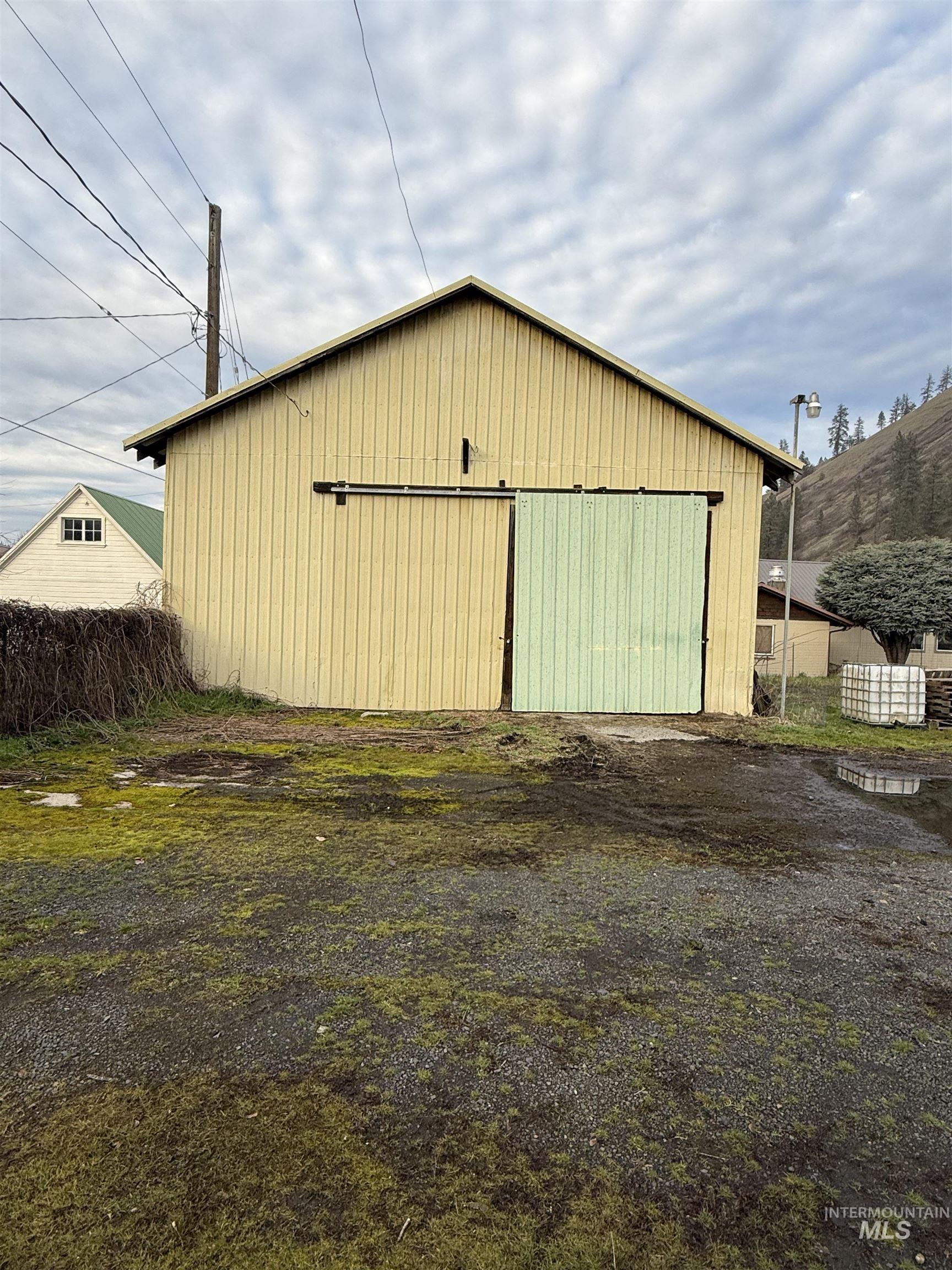130 S Main Property Photo 16