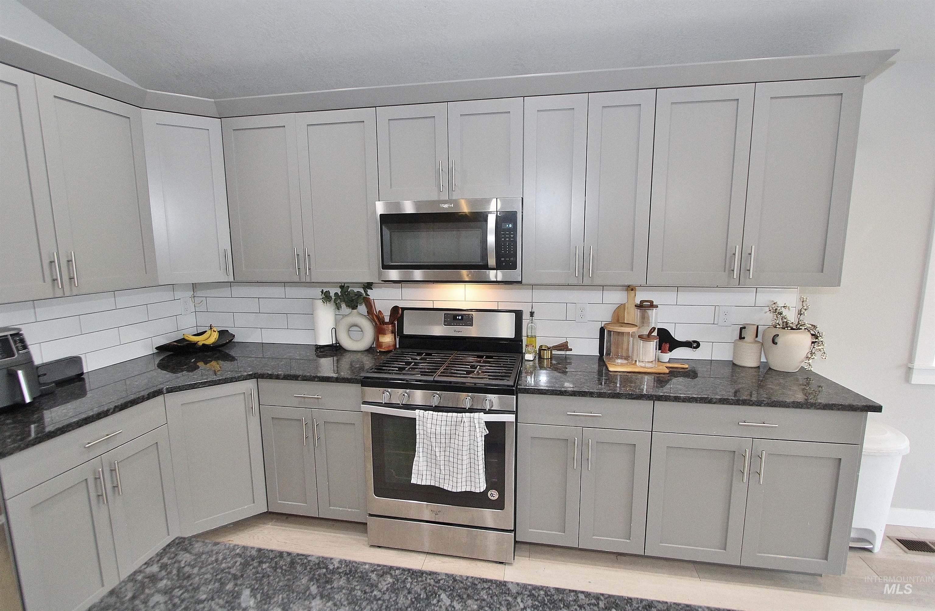 350 Syringa Springs Dr. Property Photo 8