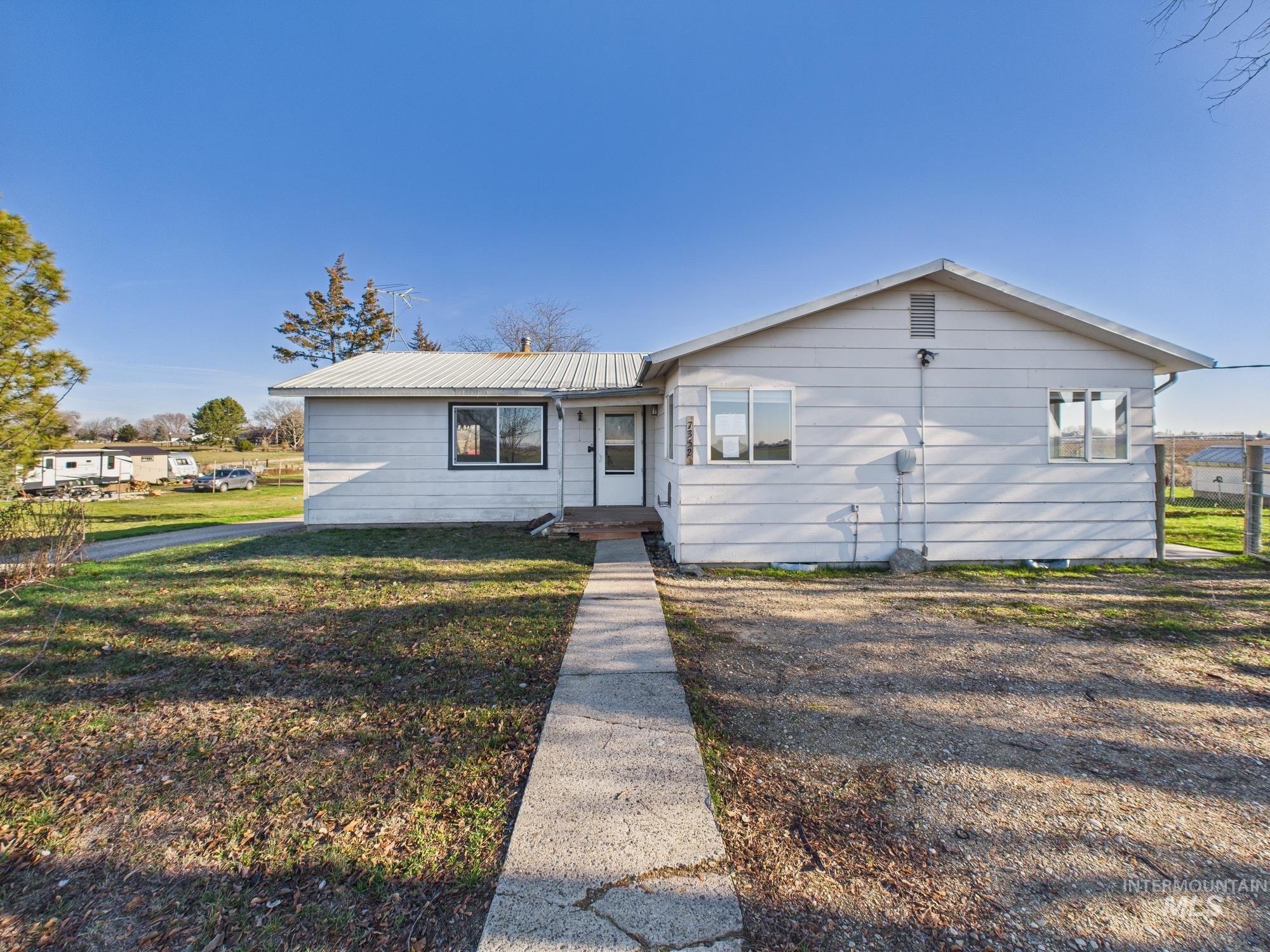 7352 Custer Rd Property Photo 1