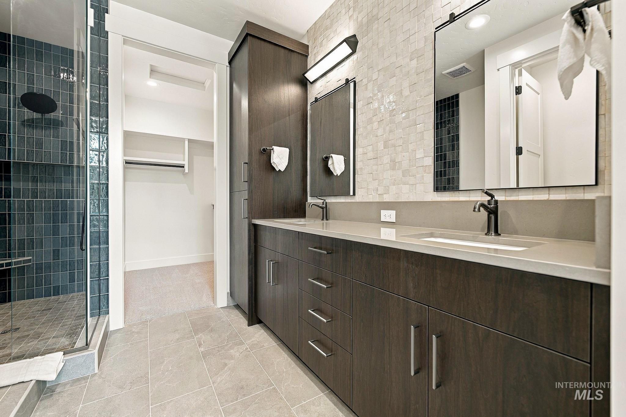 2 Dockside Circle Property Photo 13