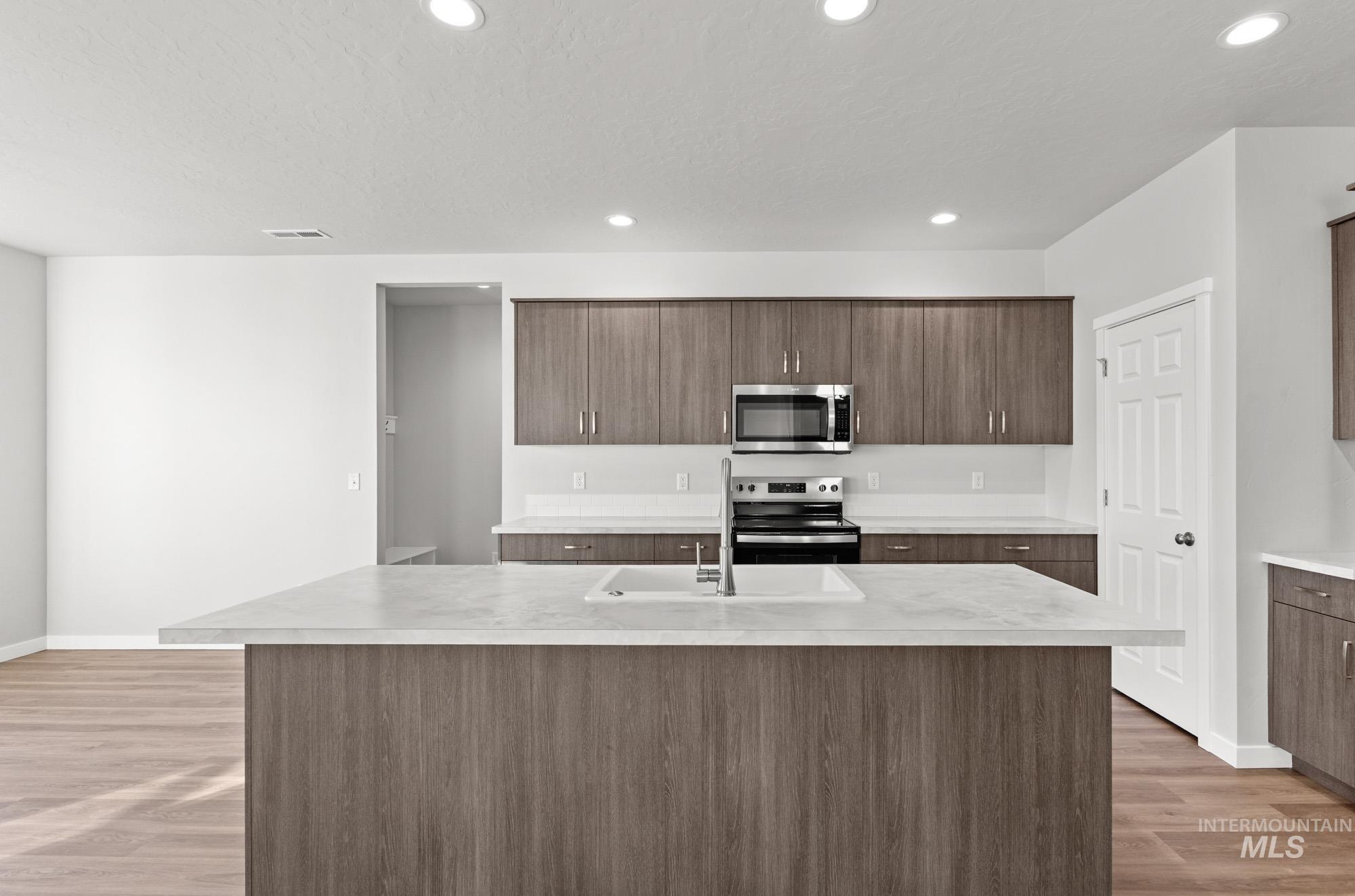 13713 Judson St Property Photo 3