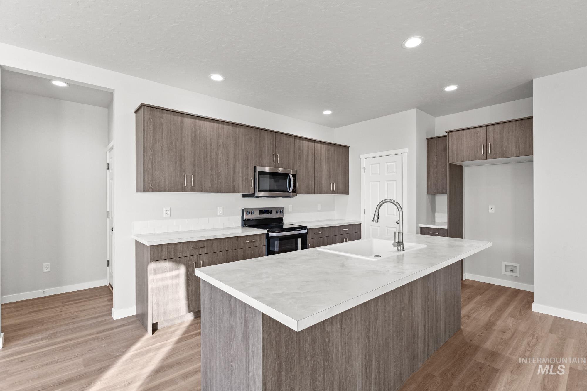 13713 Judson St Property Photo 4