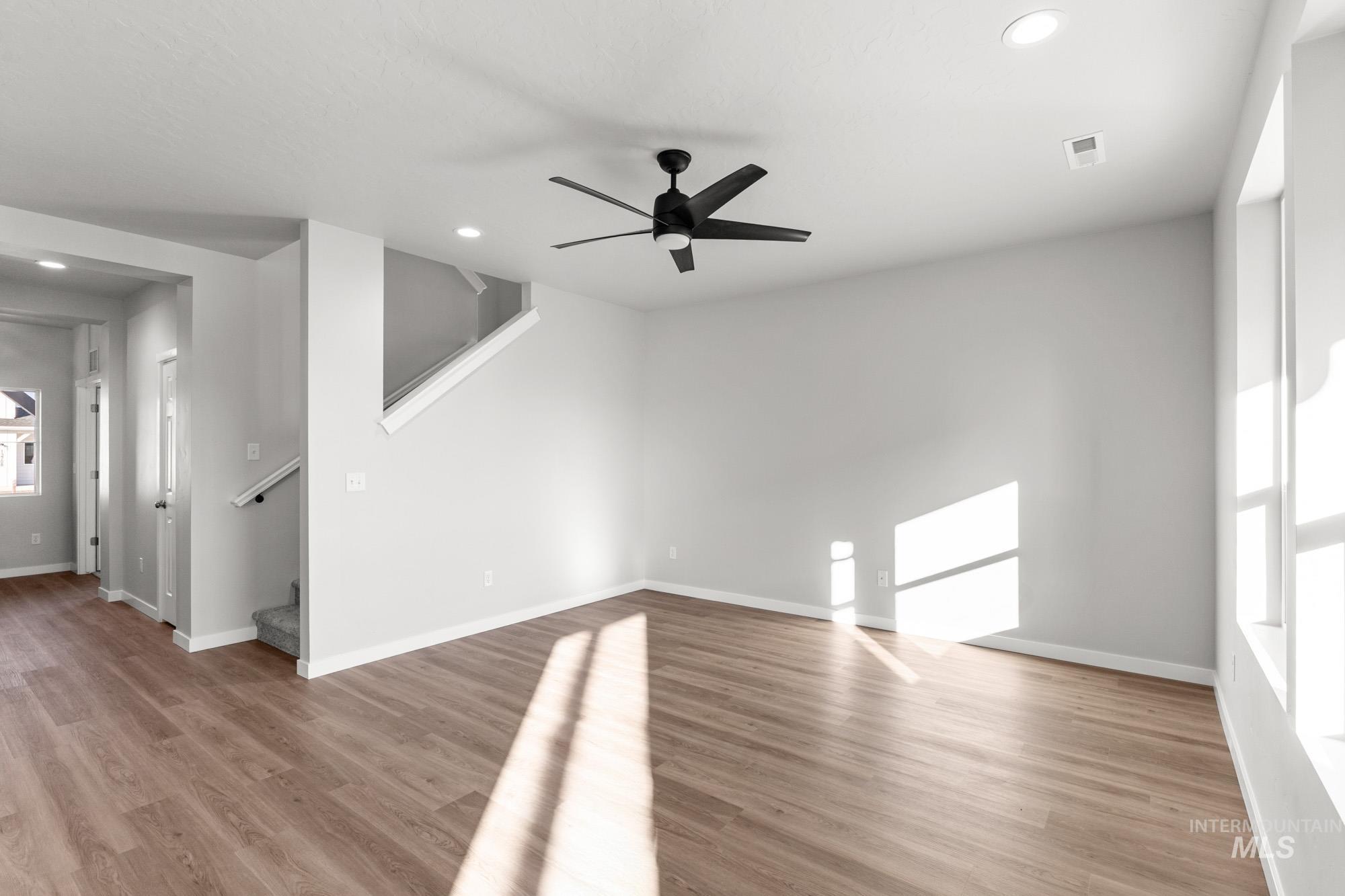13713 Judson St Property Photo 8