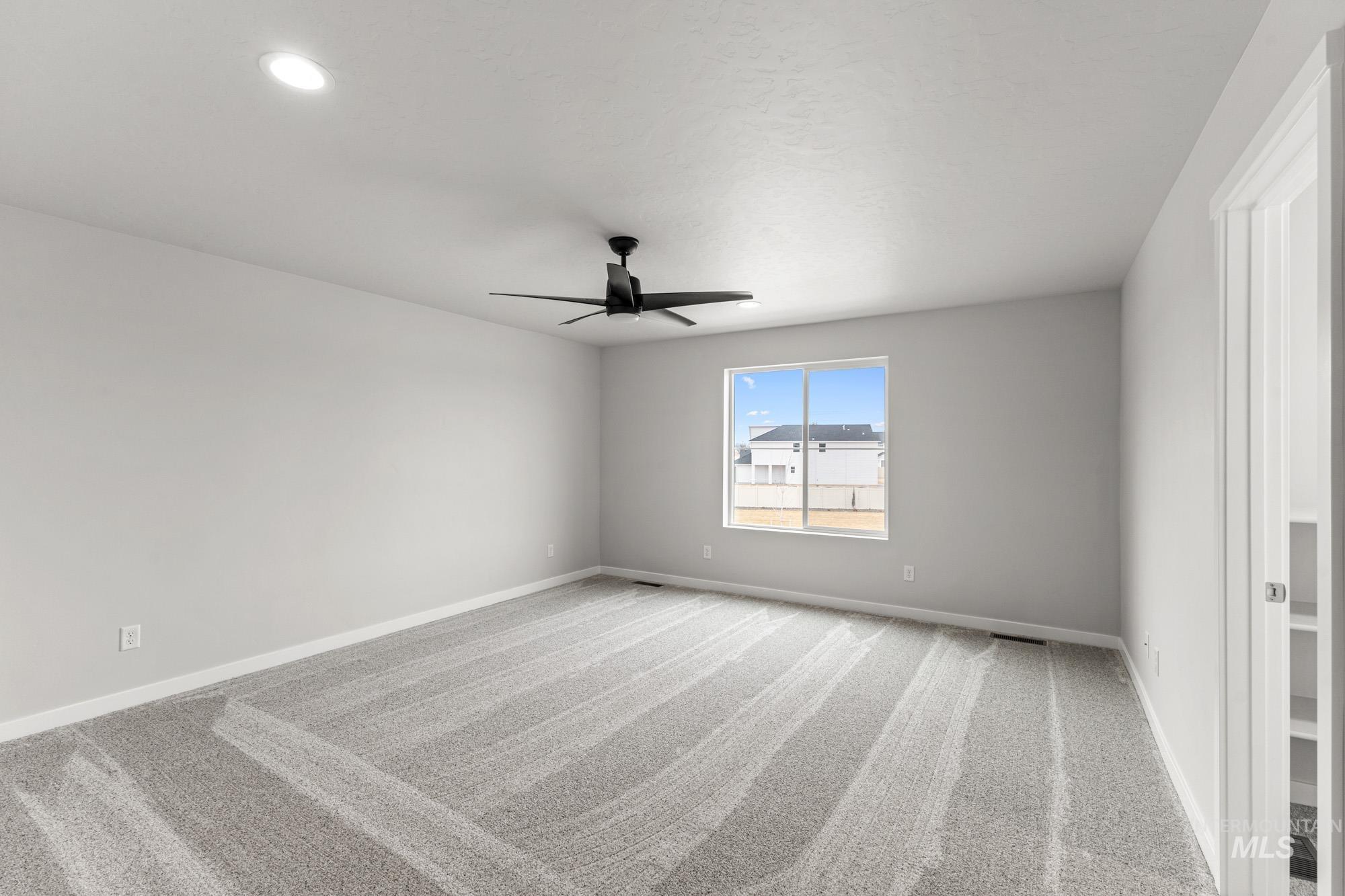 2470 W Fallon Lp Property Photo 14