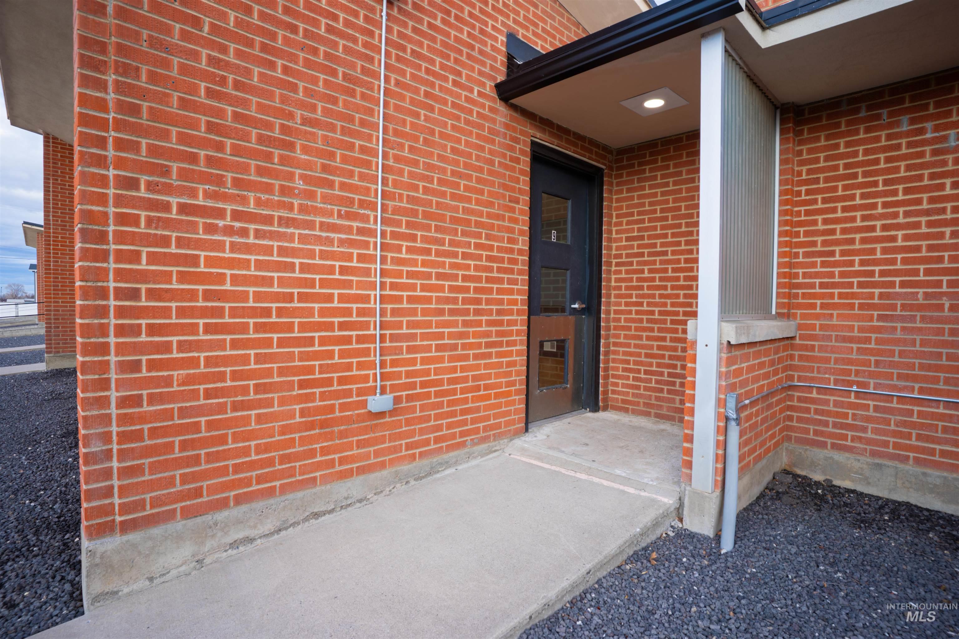 664 Shoup Ave W Property Photo 7