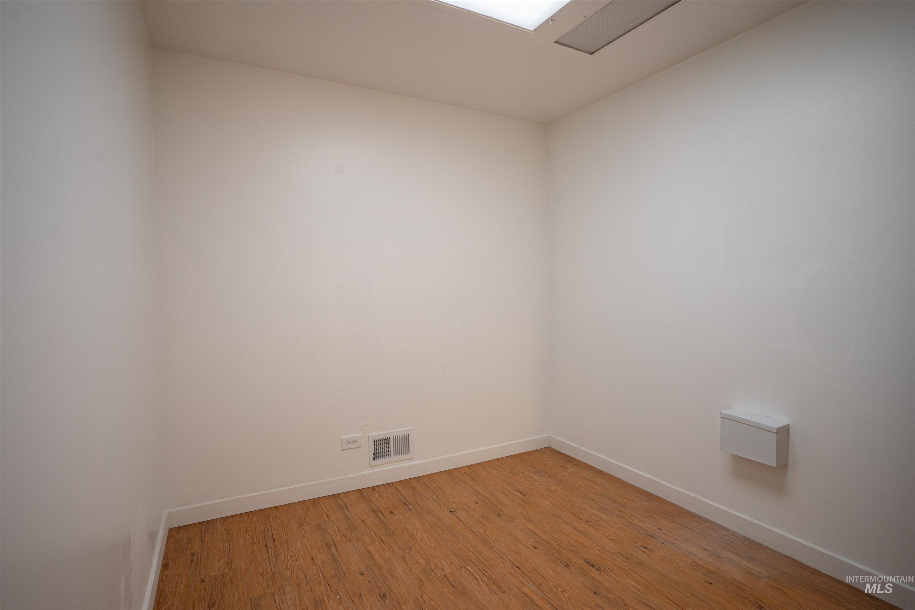 664 Shoup Ave W Property Photo 11