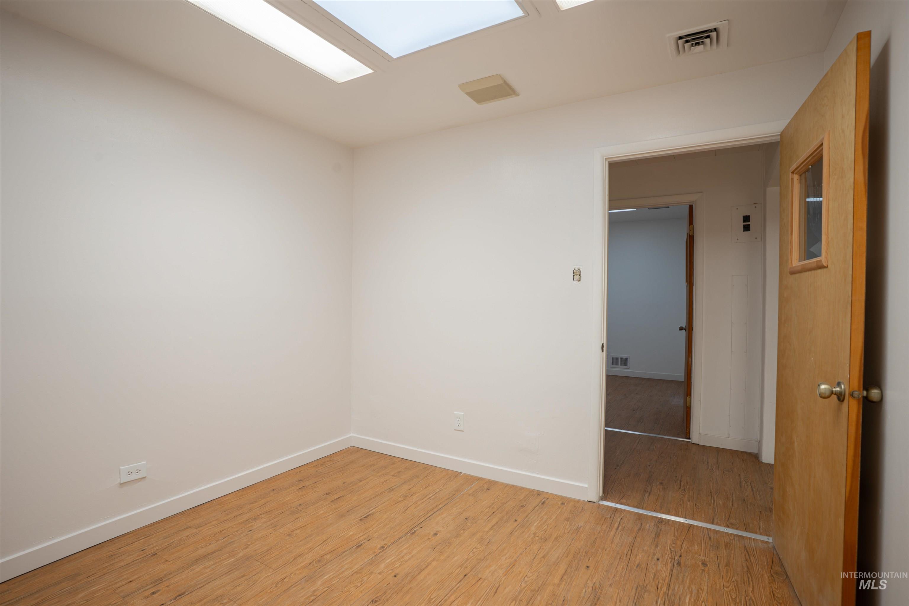 664 Shoup Ave W Property Photo 12