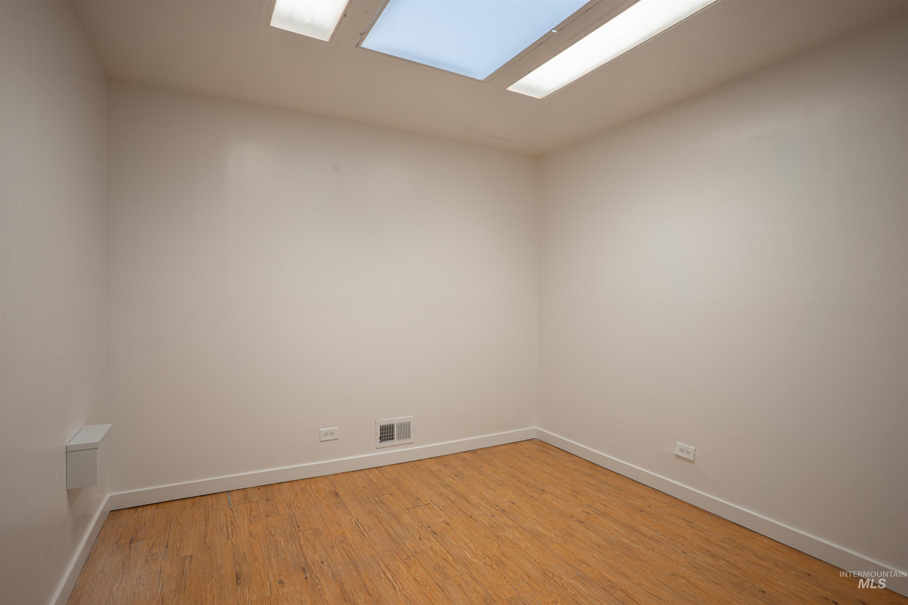 664 Shoup Ave W Property Photo 13