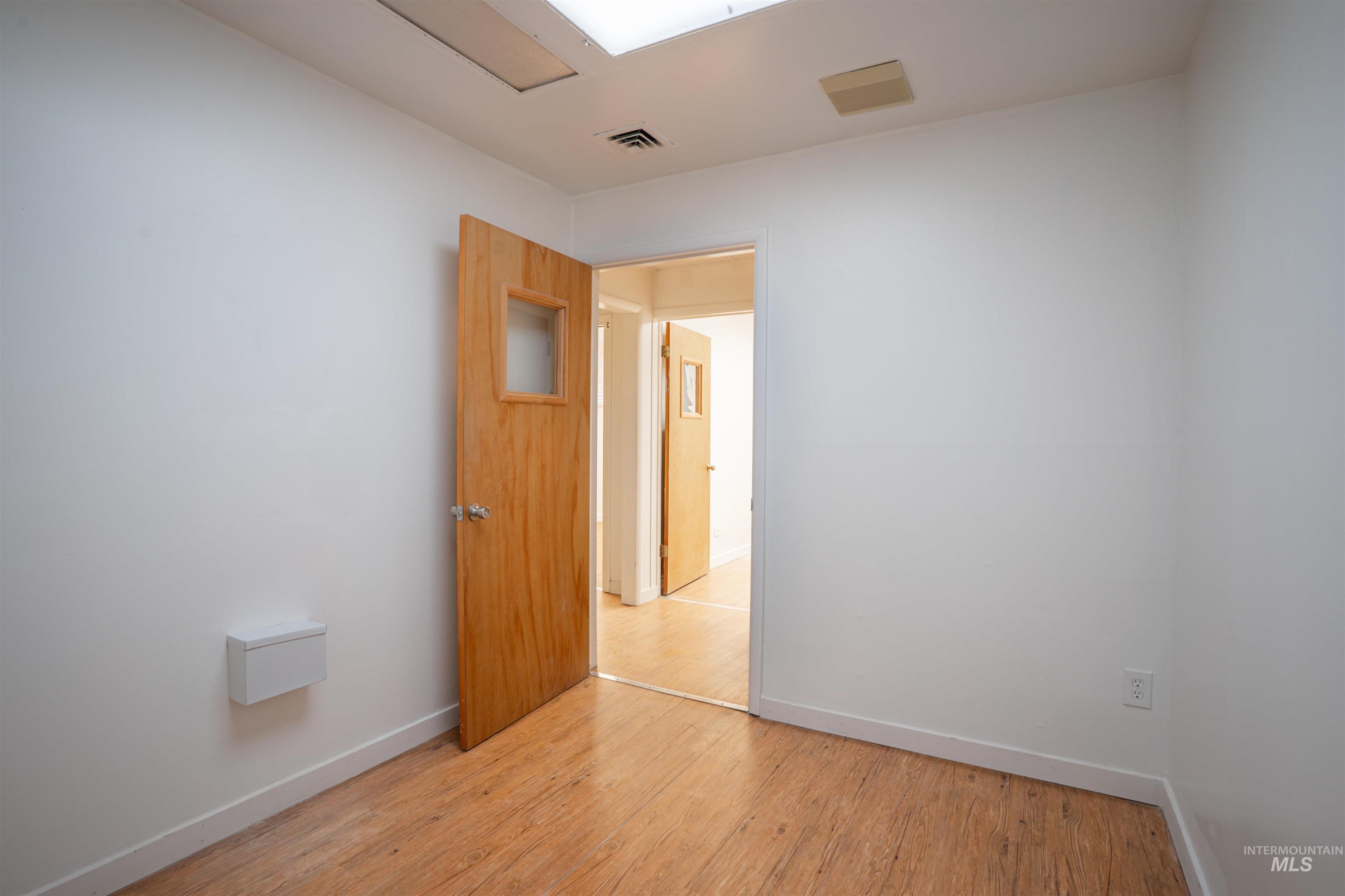 664 Shoup Ave W Property Photo 14