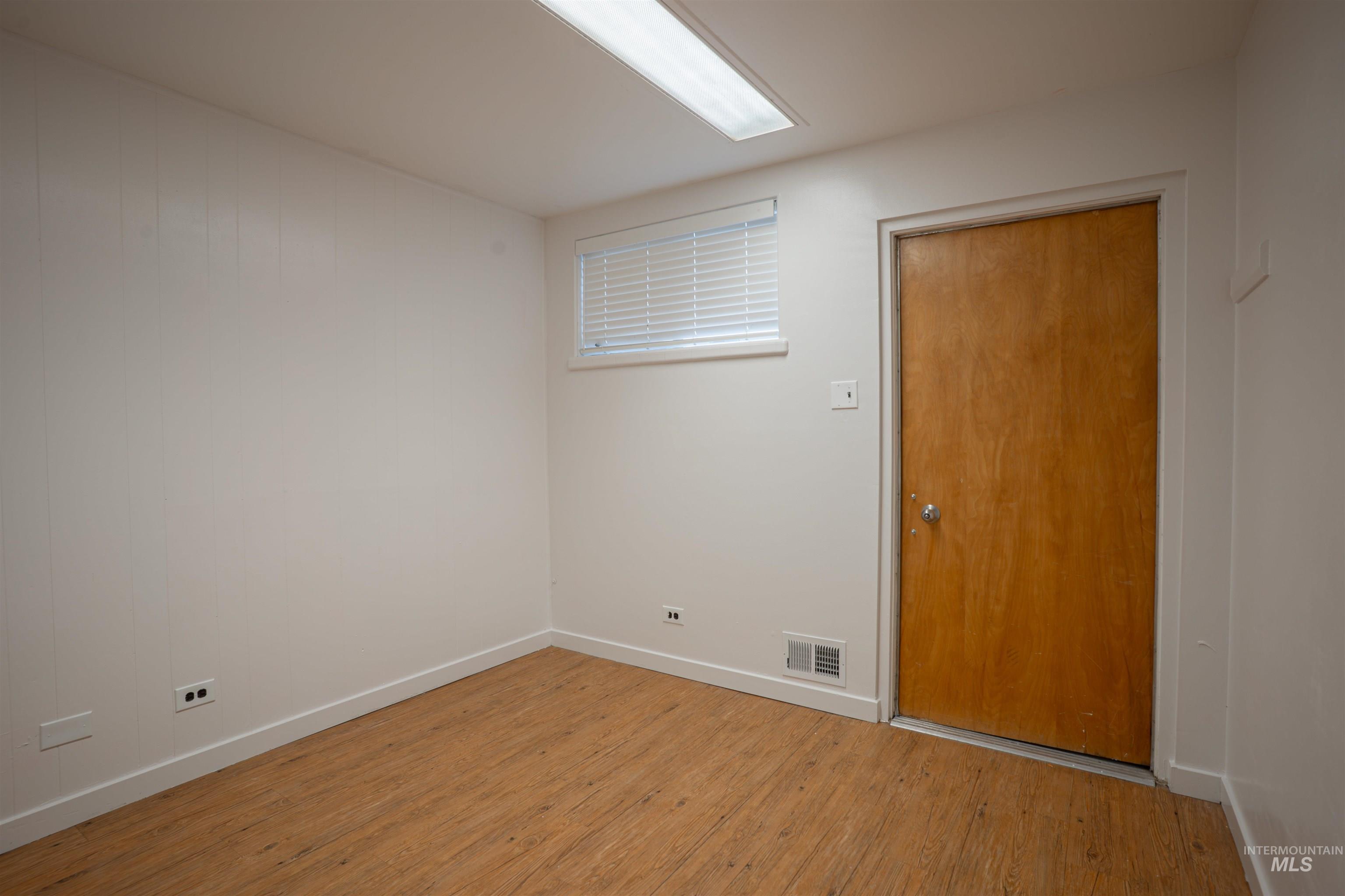 664 Shoup Ave W Property Photo 16