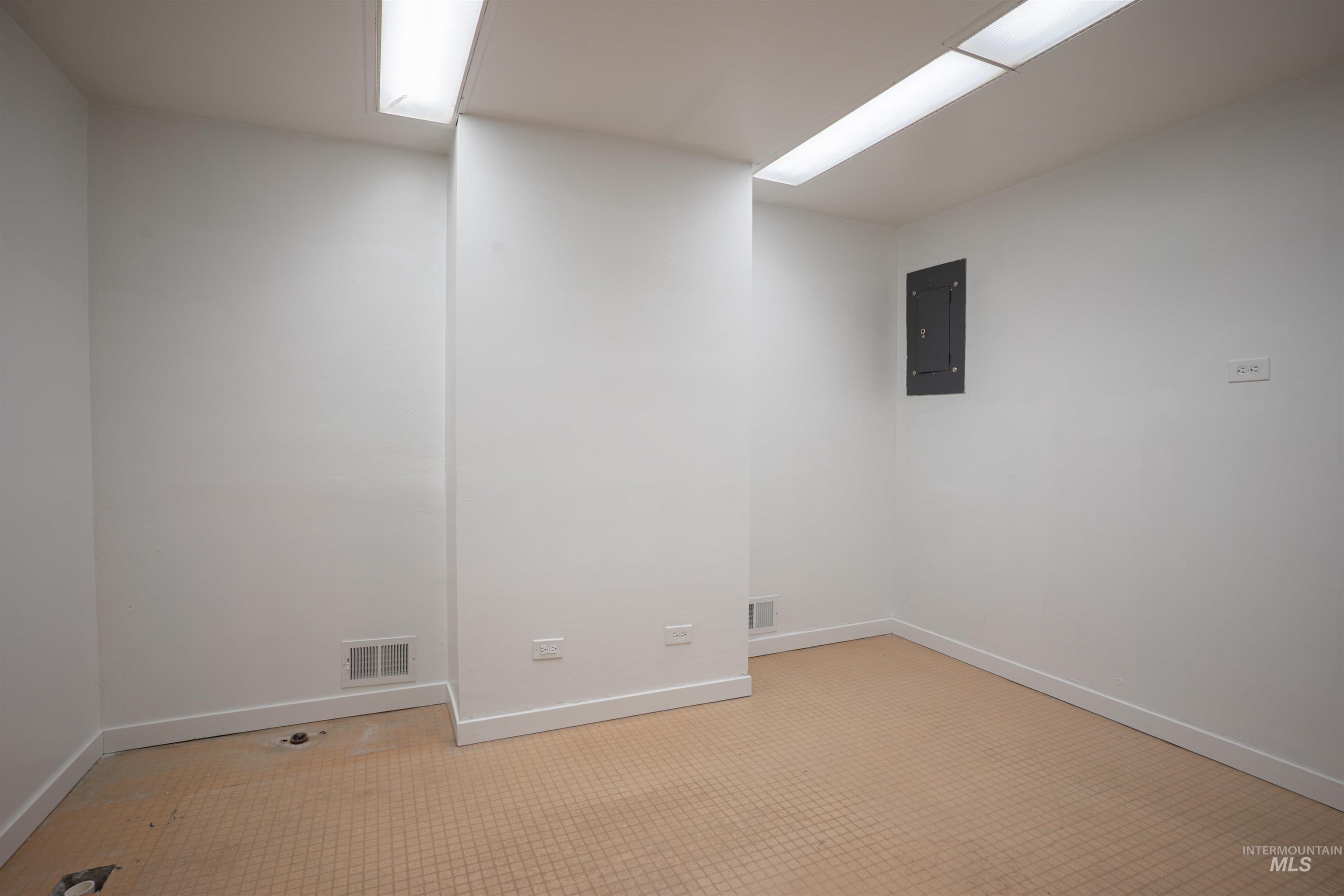664 Shoup Ave W Property Photo 20