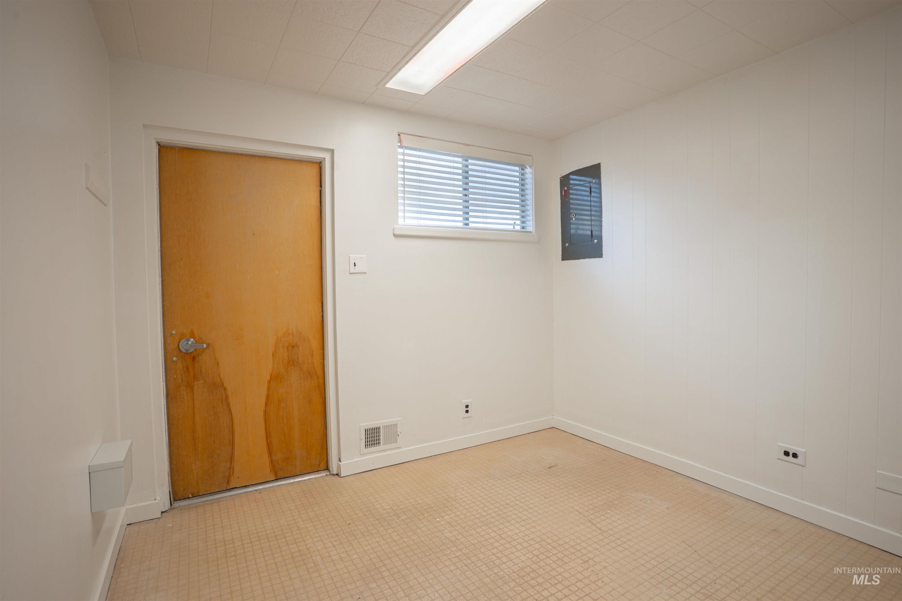 664 Shoup Ave W Property Photo 22